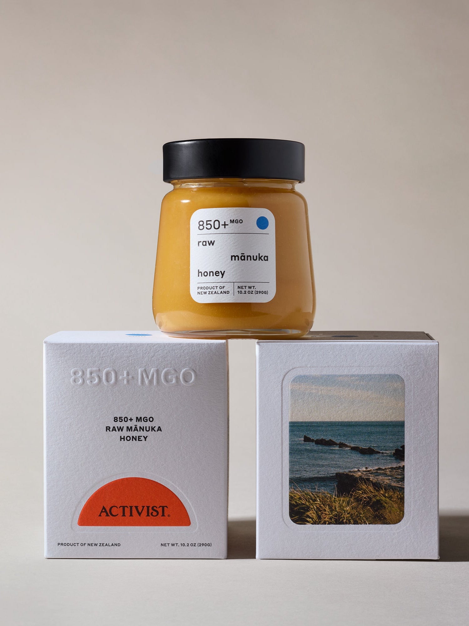 ACTIVIST 850+MGO Raw Mānuka Honey lifestyle image