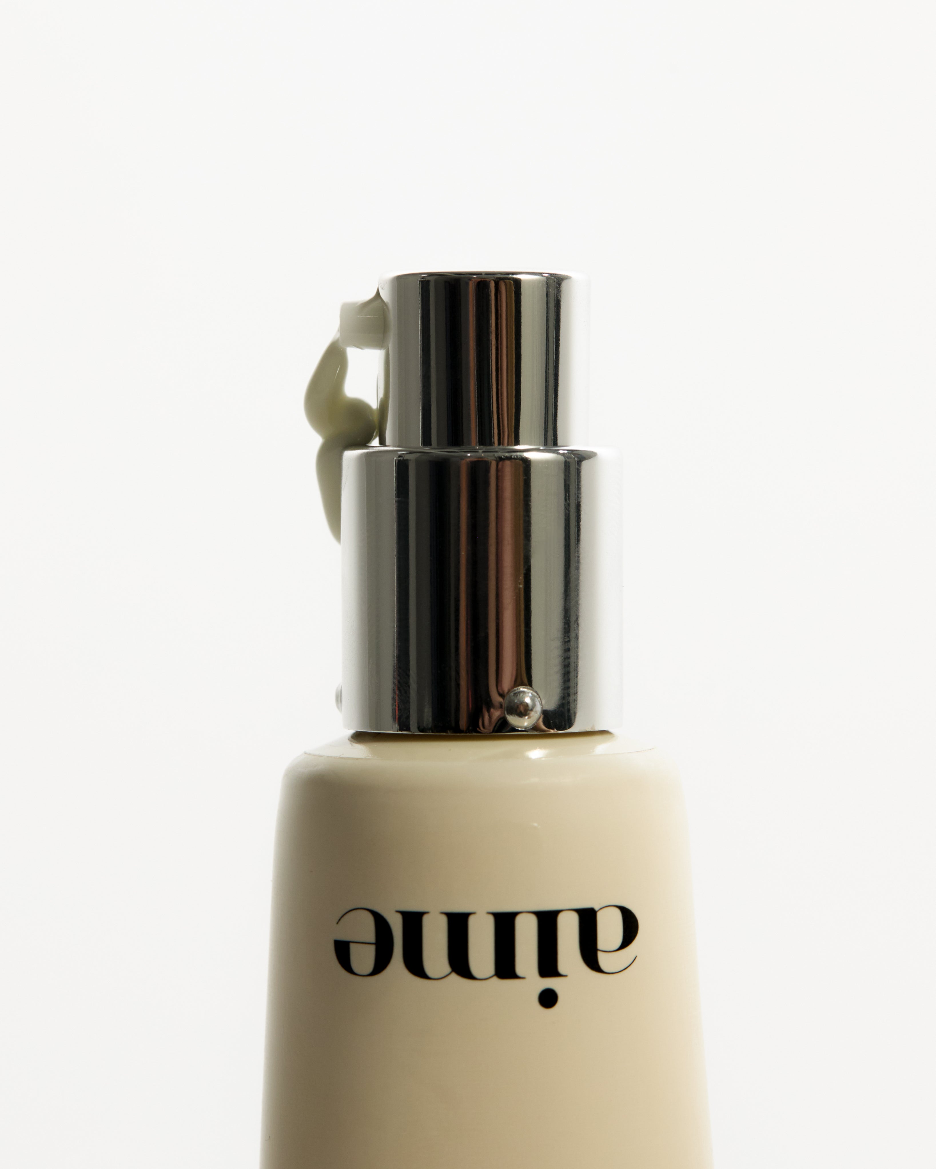 AIME The Daily SPF lifestyle image close-up