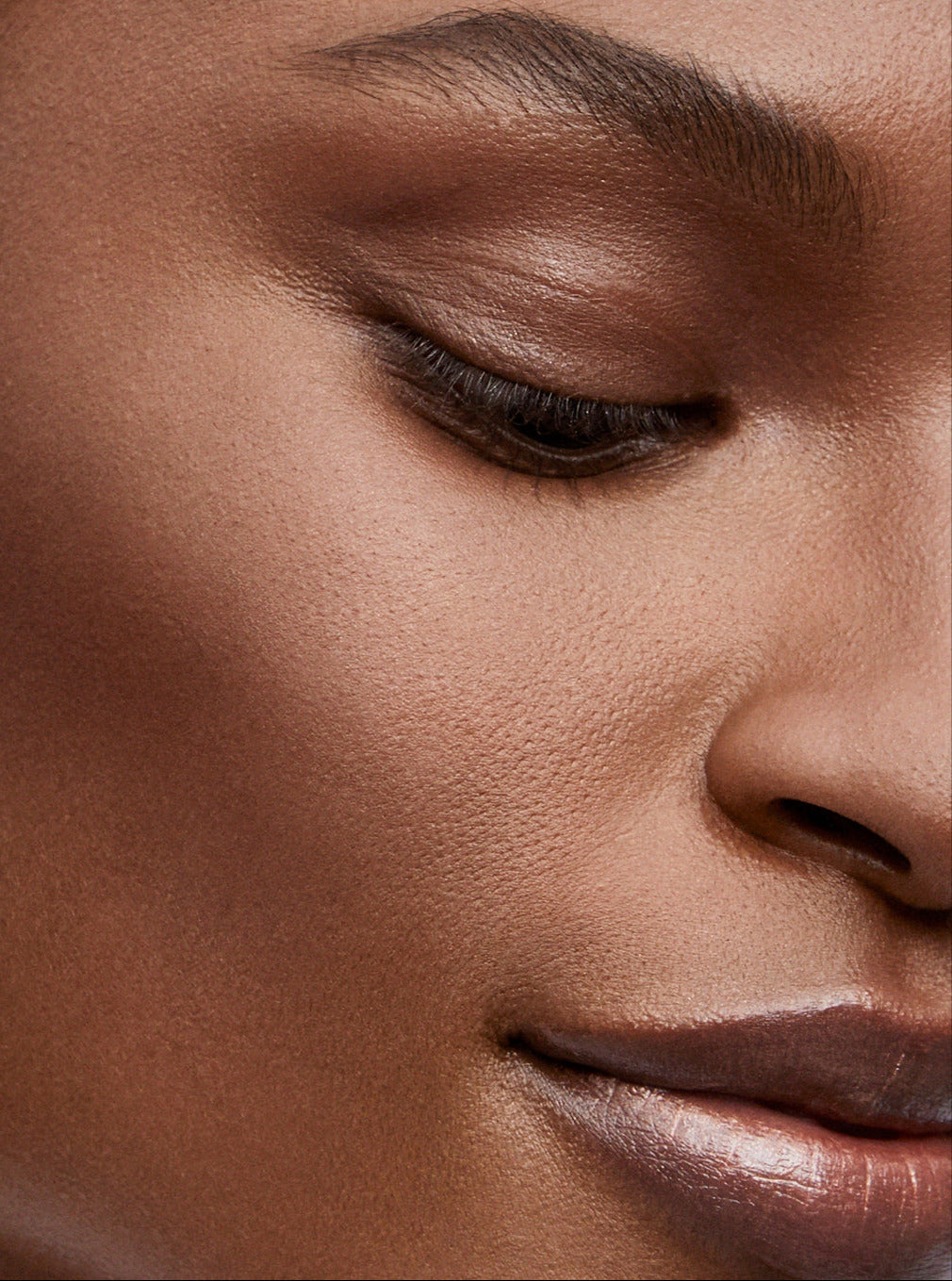 WESTMAN ATELIER Beauty Butter Powder Bronzer in Beau Soleil Model Image