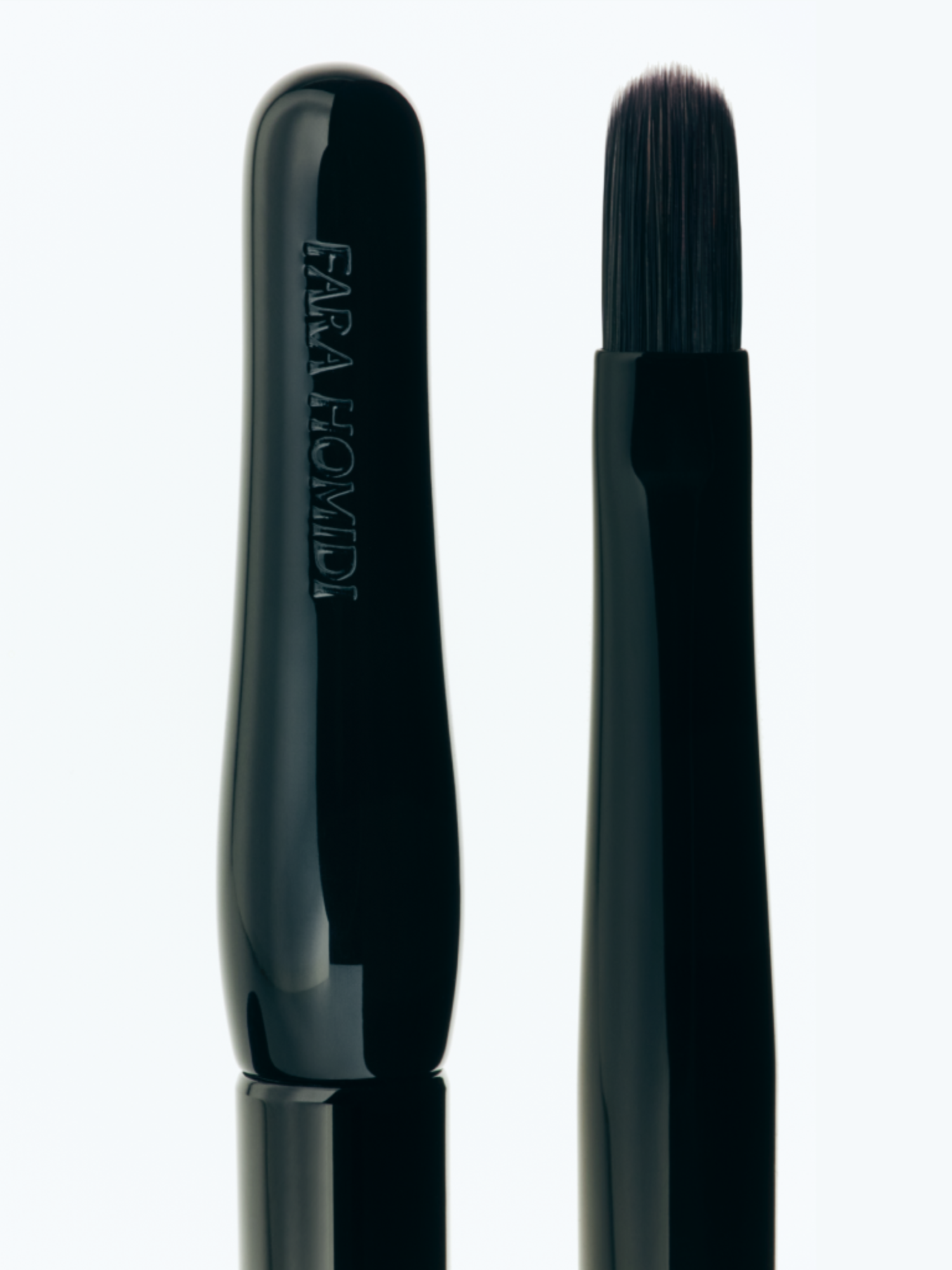 FARA HOMIDI Lip Brush with black handle and precision bristles Close Up