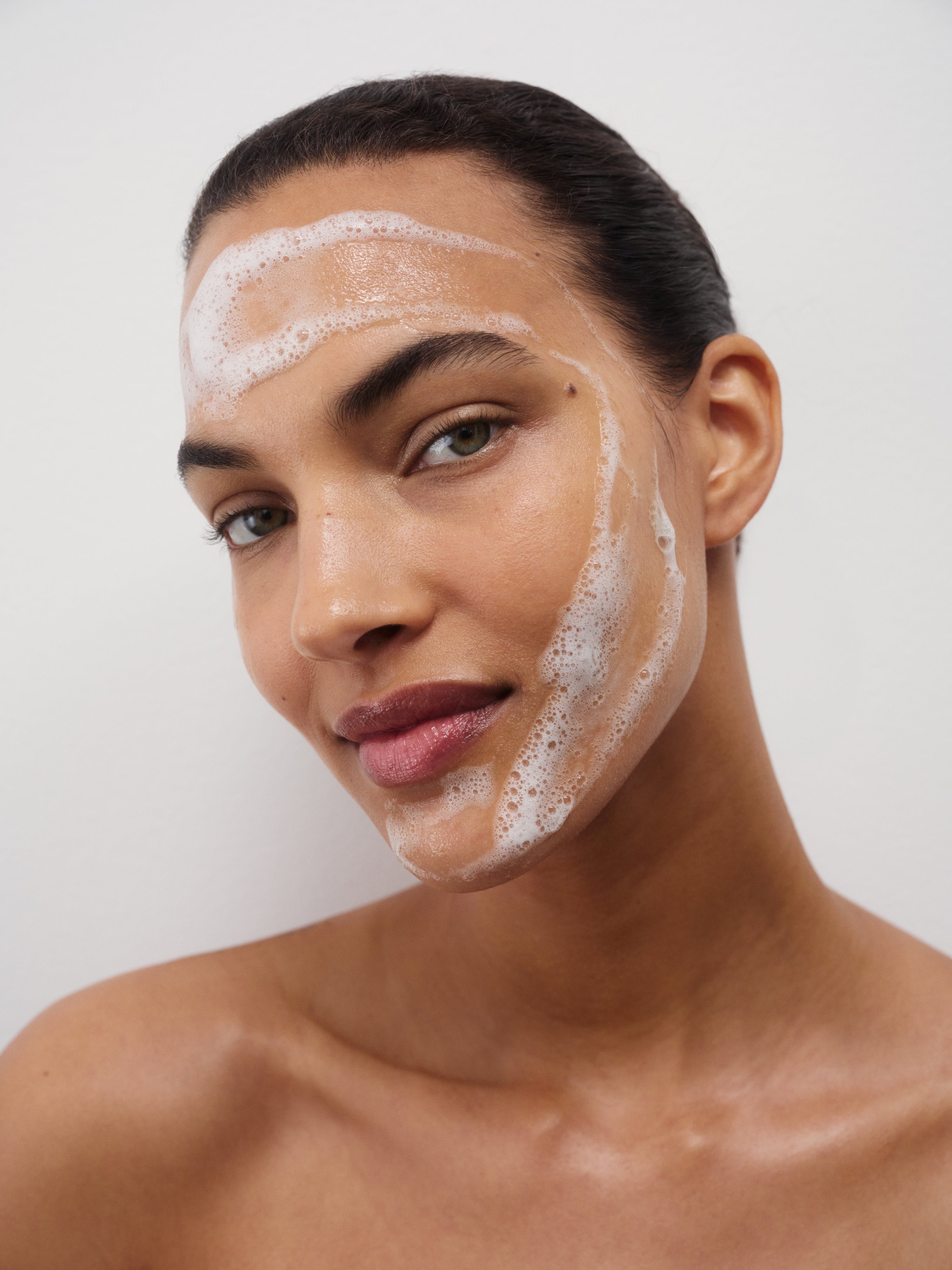 GOOP BEAUTY Daily Detox Foaming Cleanser Model