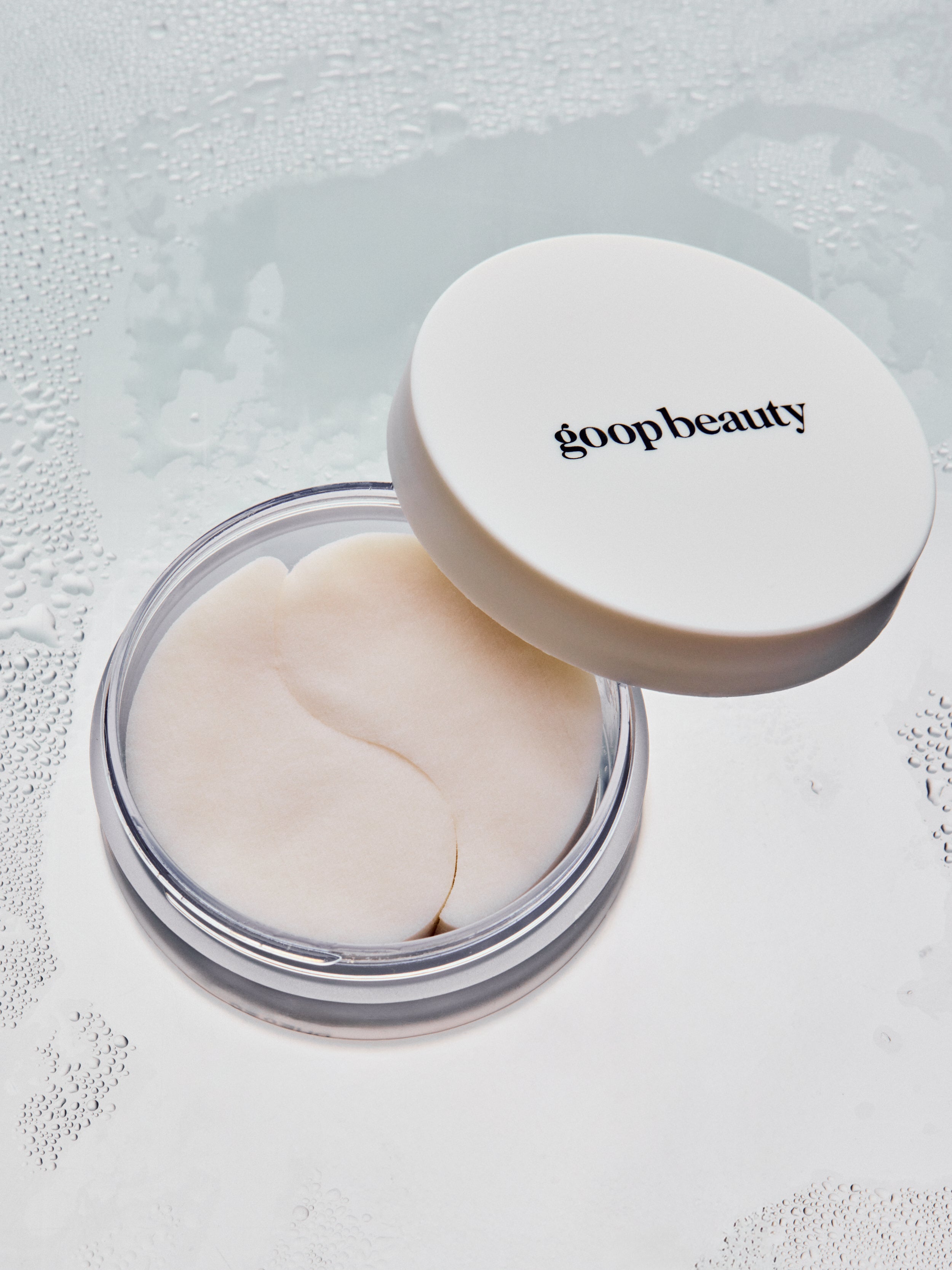 GOOP BEAUTY Lift + Depuff Eye Masks Lifestyle