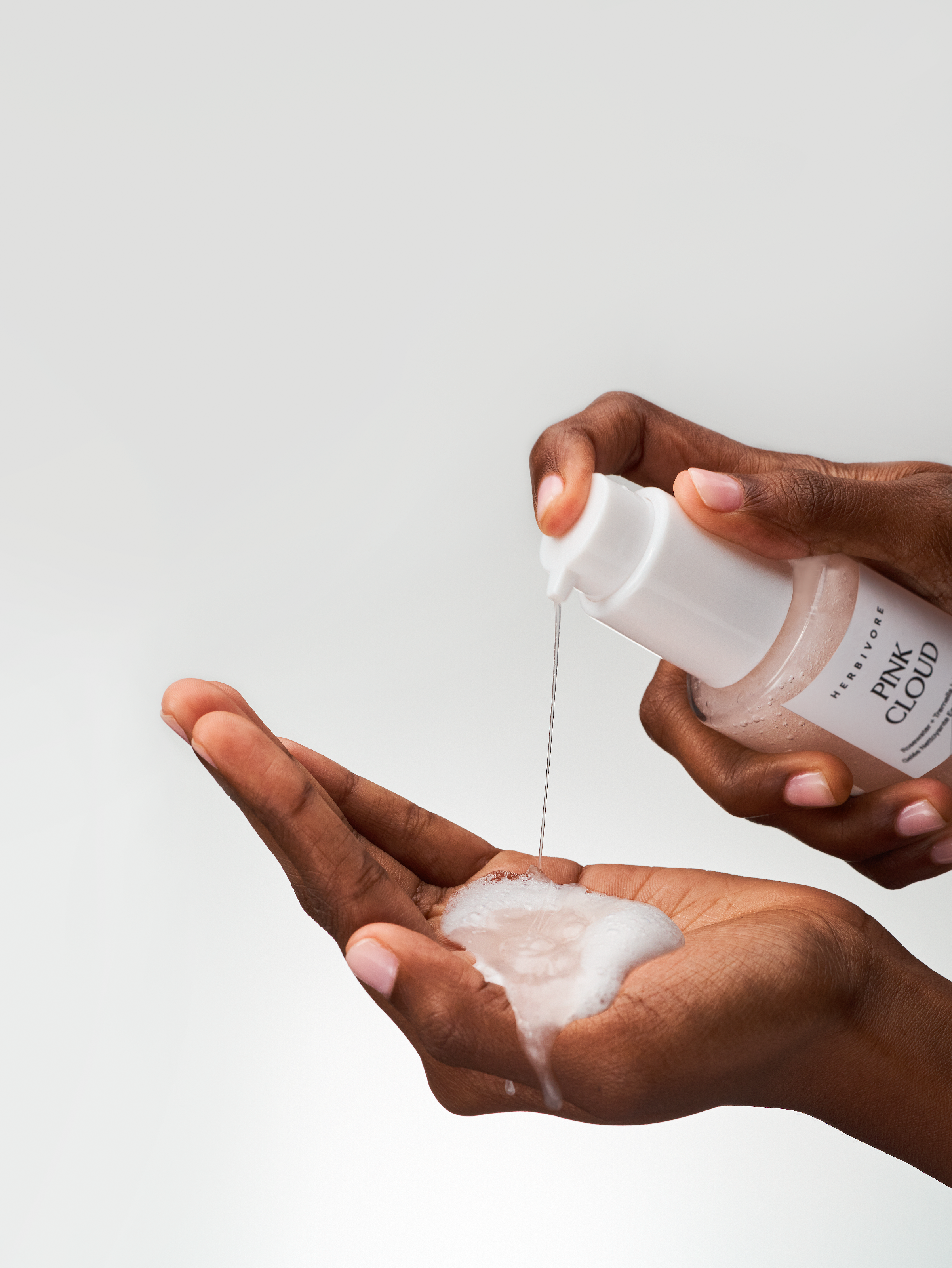 HERBIVORE BOTANICALS Pink Cloud Creamy Jelly Cleanser Lifestyle