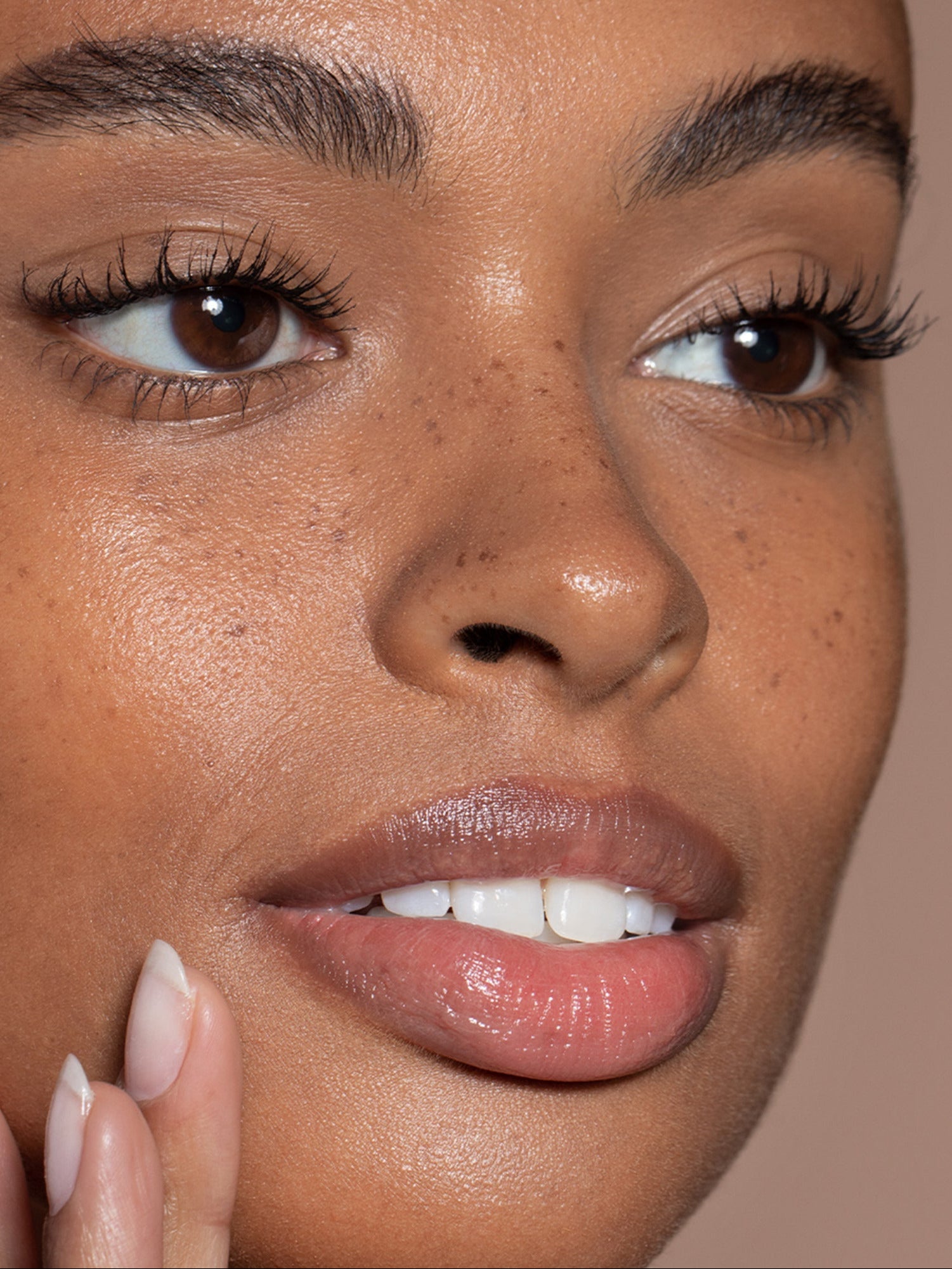 ILIA BEAUTY Limitless Lash Mascara After Midnight Model Image