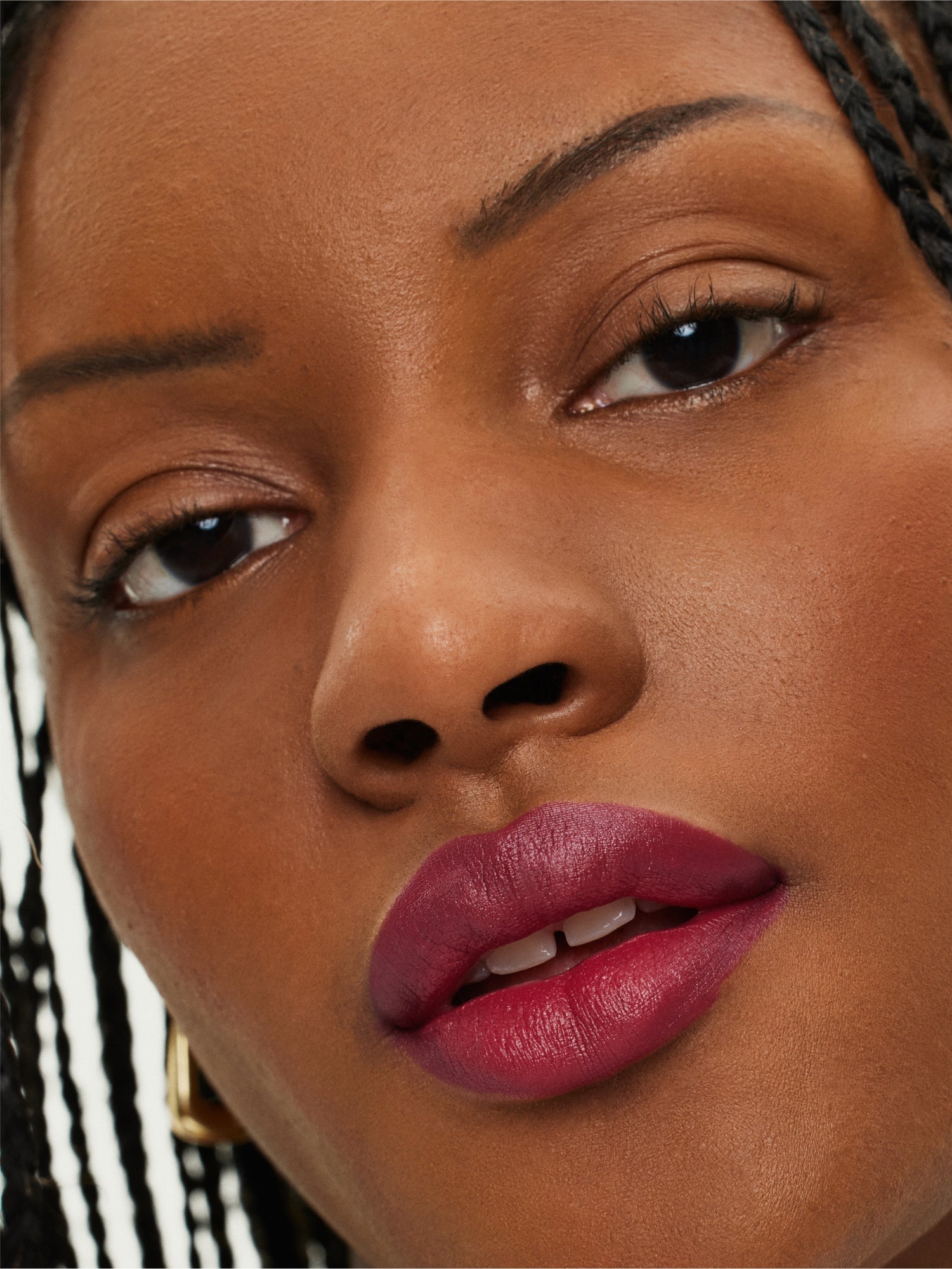 ILIA BEAUTY Lip Sketch Hydrating Crayon in Night Bloom Model Image