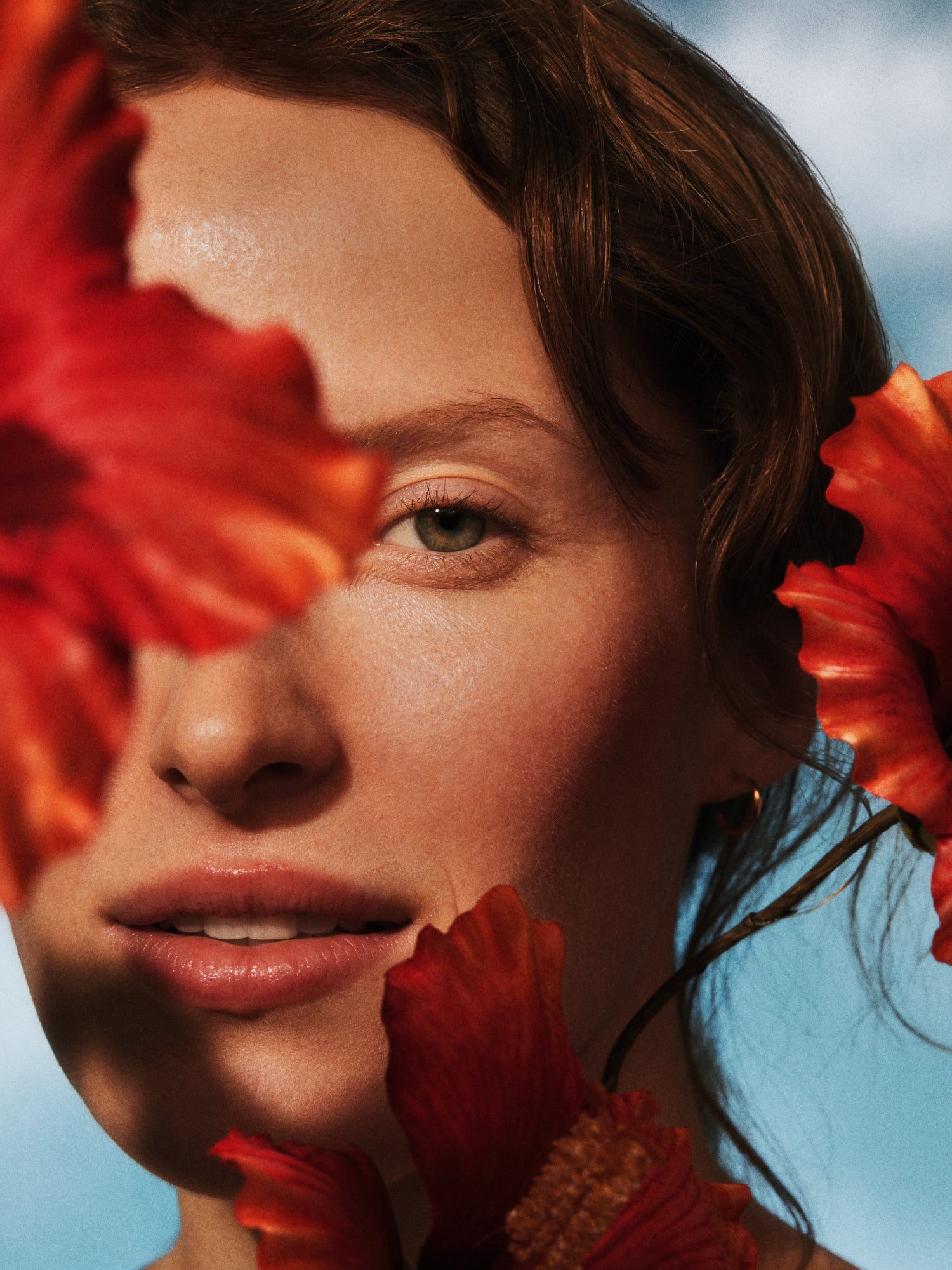IRENE FORTE Hibiscus Serum with hibiscus flowers