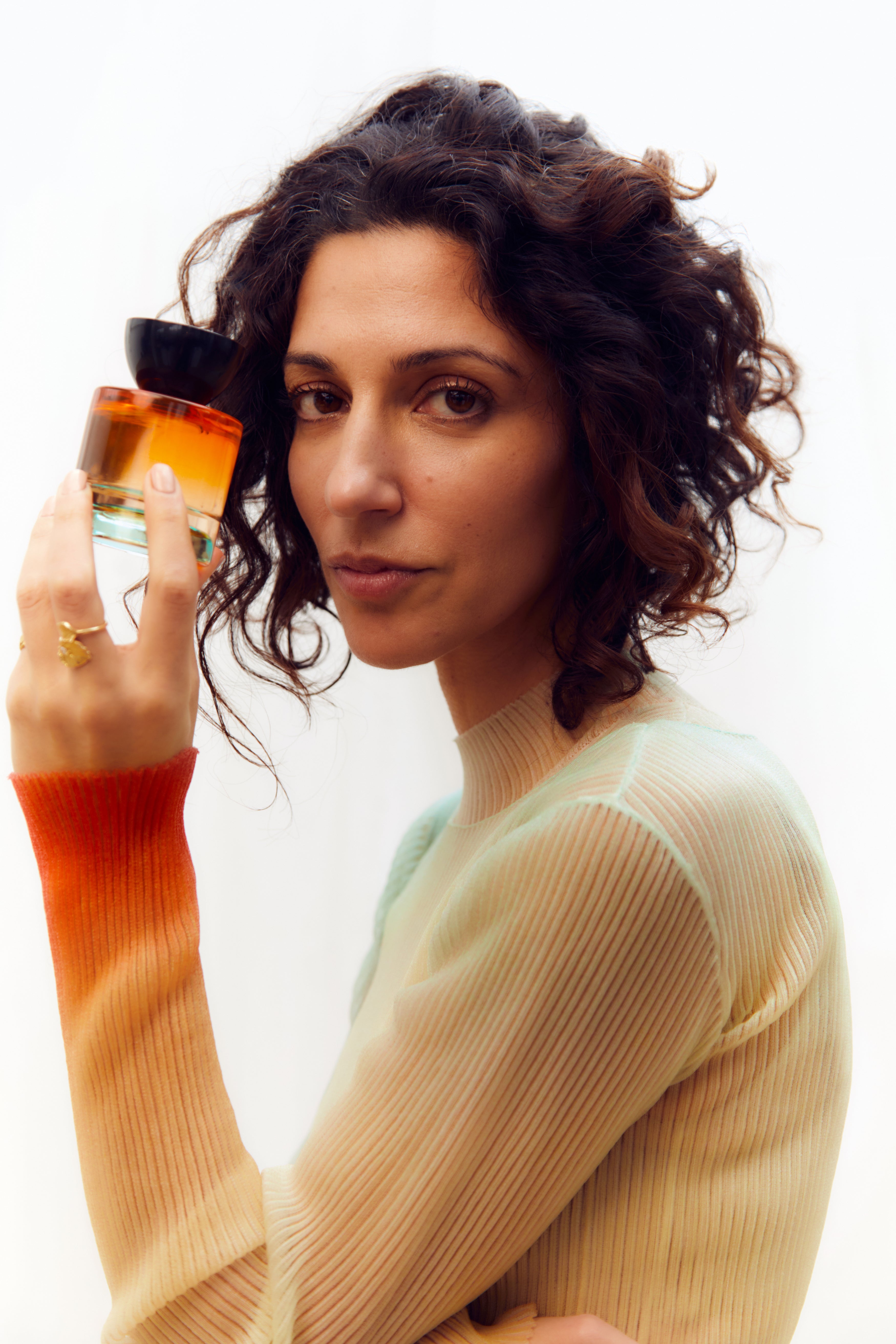 VYRAO Free 00 Parfume lifestyle picture