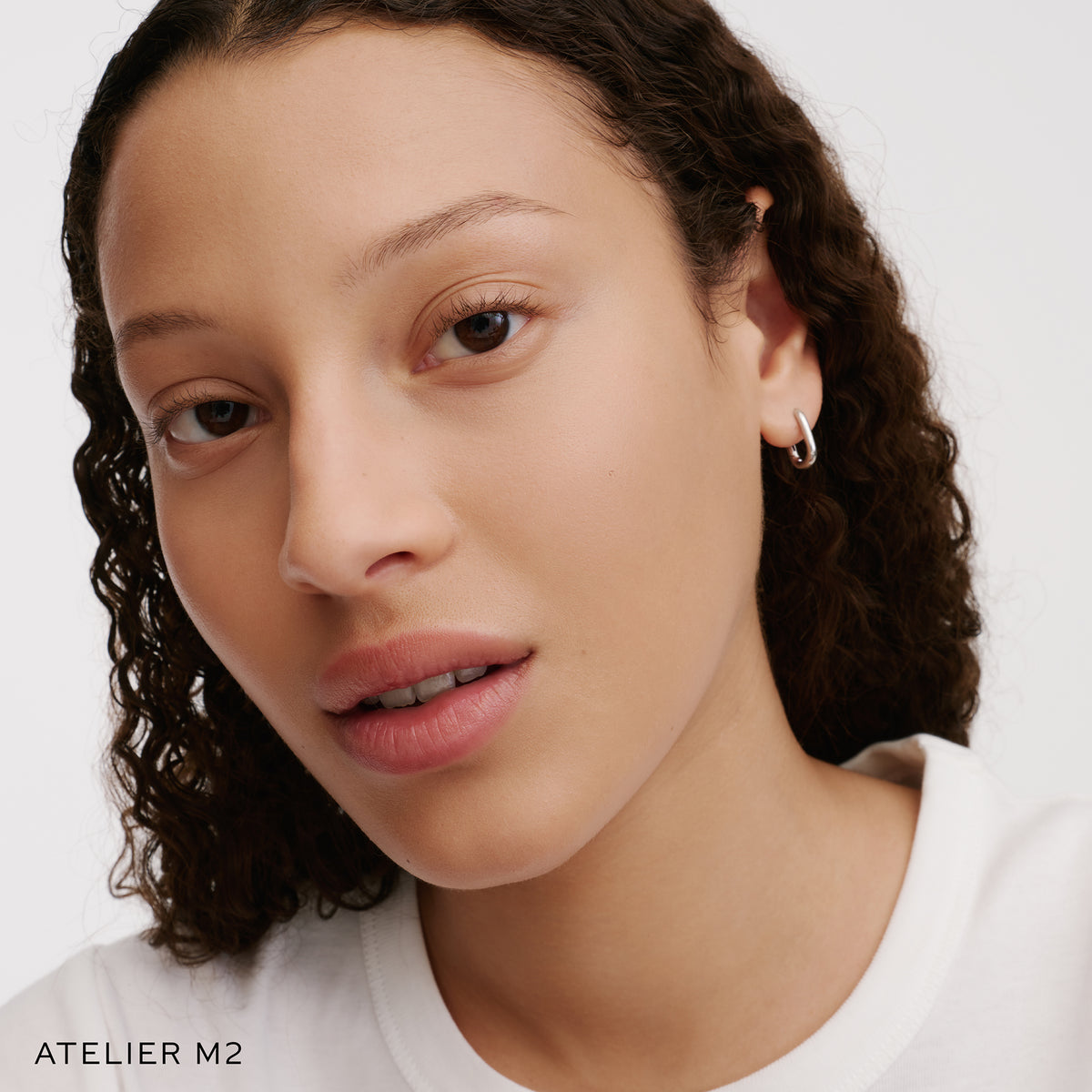 The Face of a Model wearing the WESTMAN ATELIER Suprême Bio-Complex Liquid Foundation in the shade M2