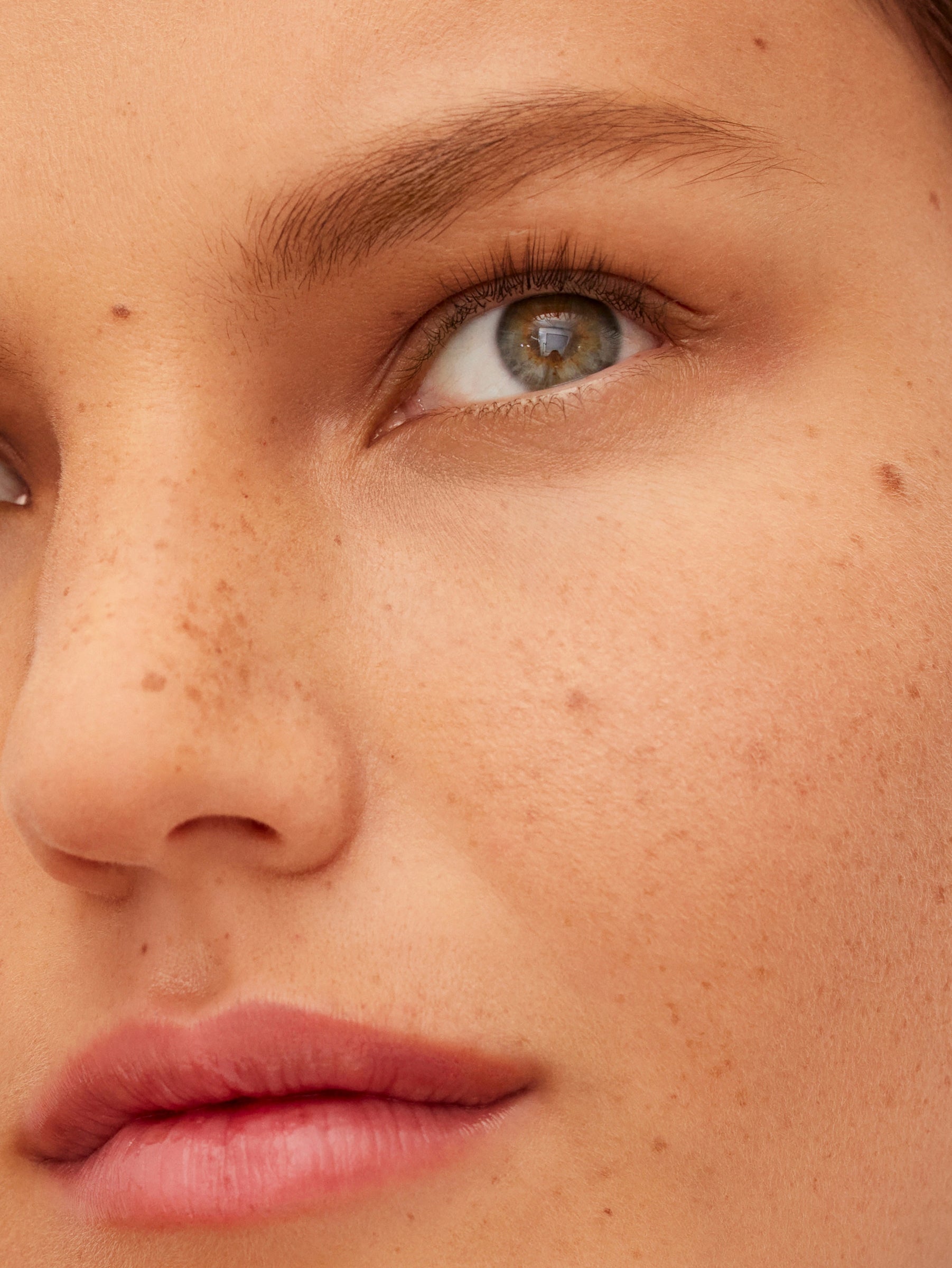 WESTMAN ATELIER Bonne Brow Defining Pencil in Clay Model Image