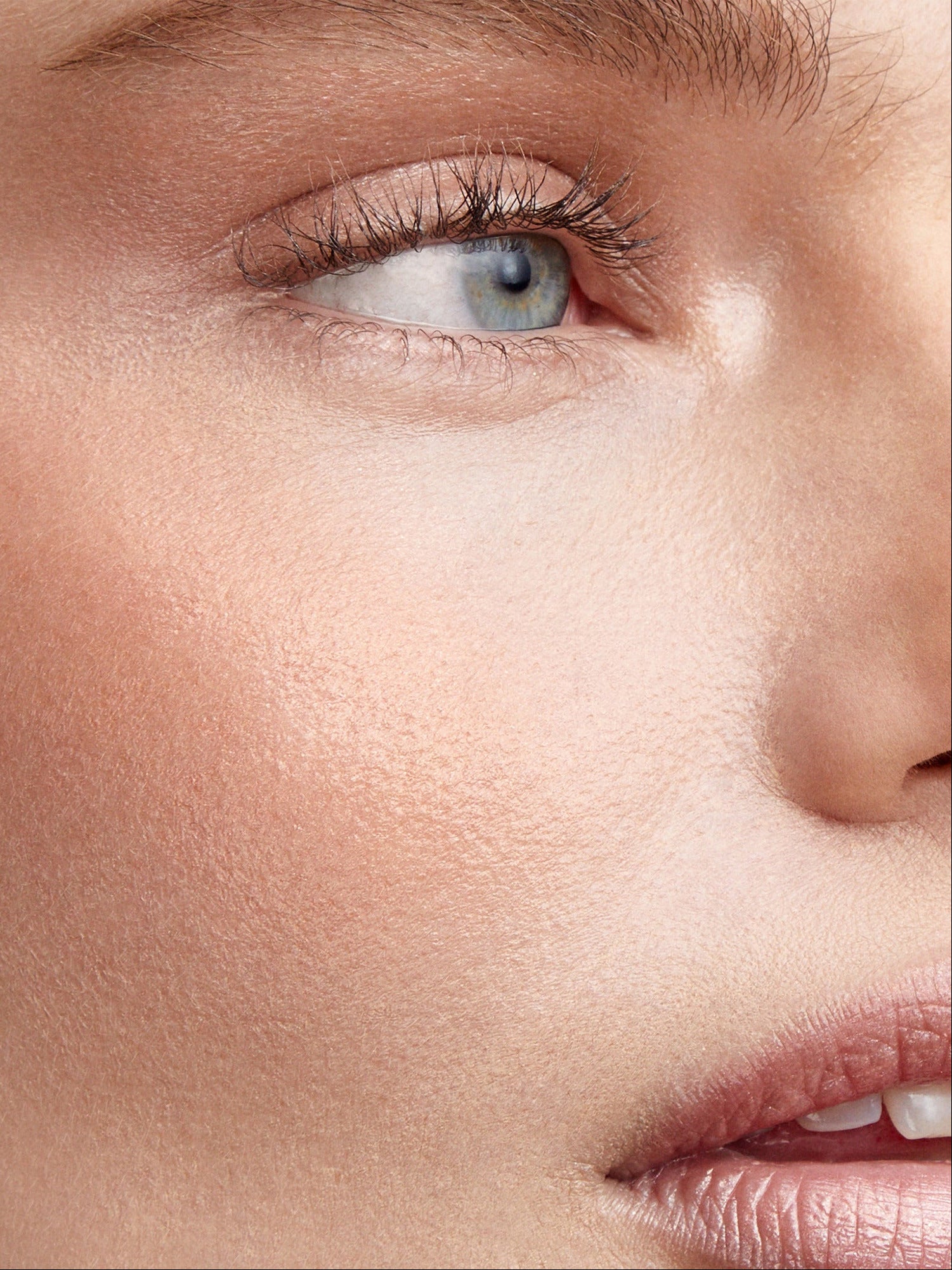 WESTMAN ATELIER Lit Up Highlight Stick in Nectar Model Image