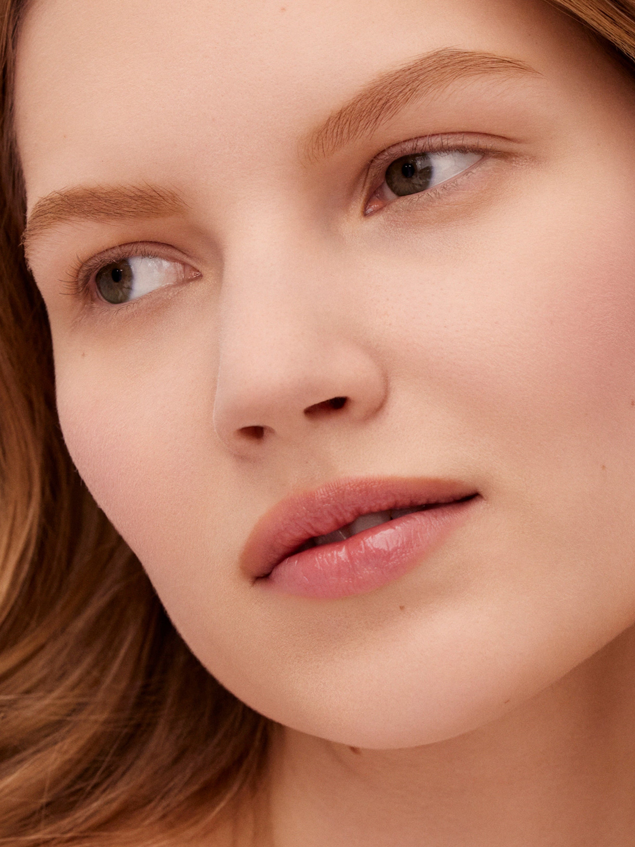 WESTMAN ATELIER Vital Pressed Skincare Face Powder in Pink Bubble Model Image