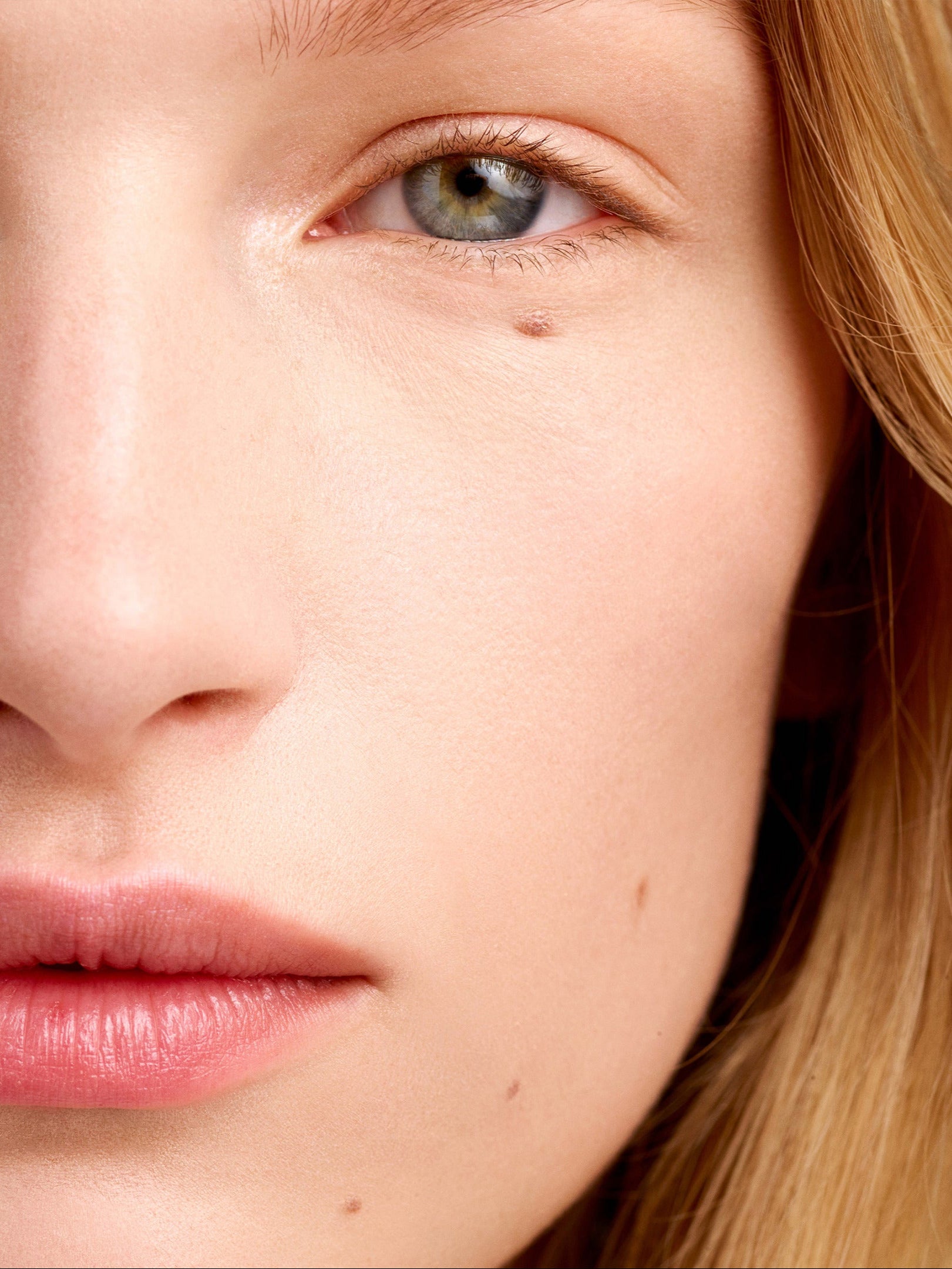 WestmanAtelier Vital Skin Foundation Stick in Atelier 0 Model Image