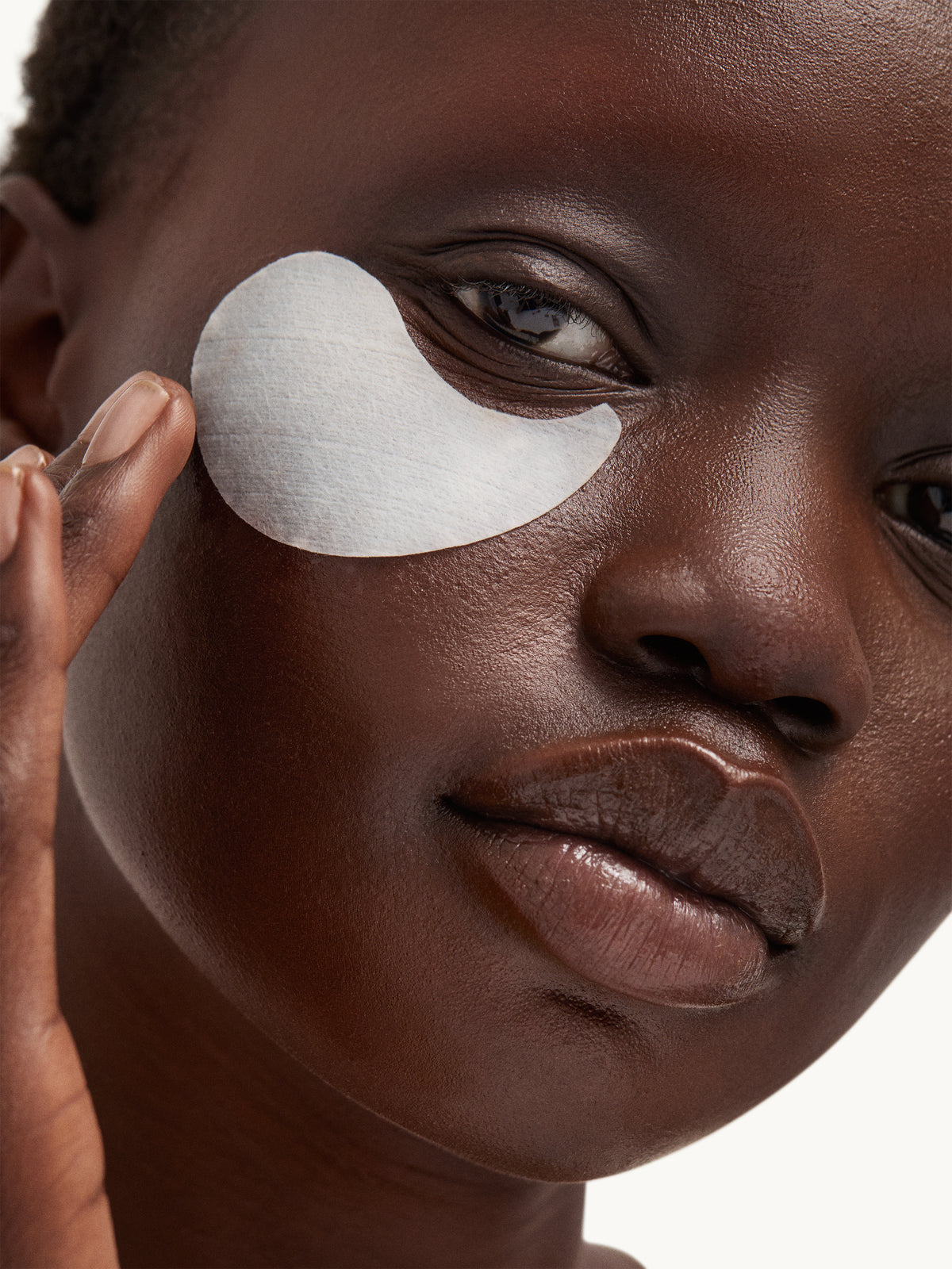goop beauty Lift + Depuff Eye Masks applied under eyes