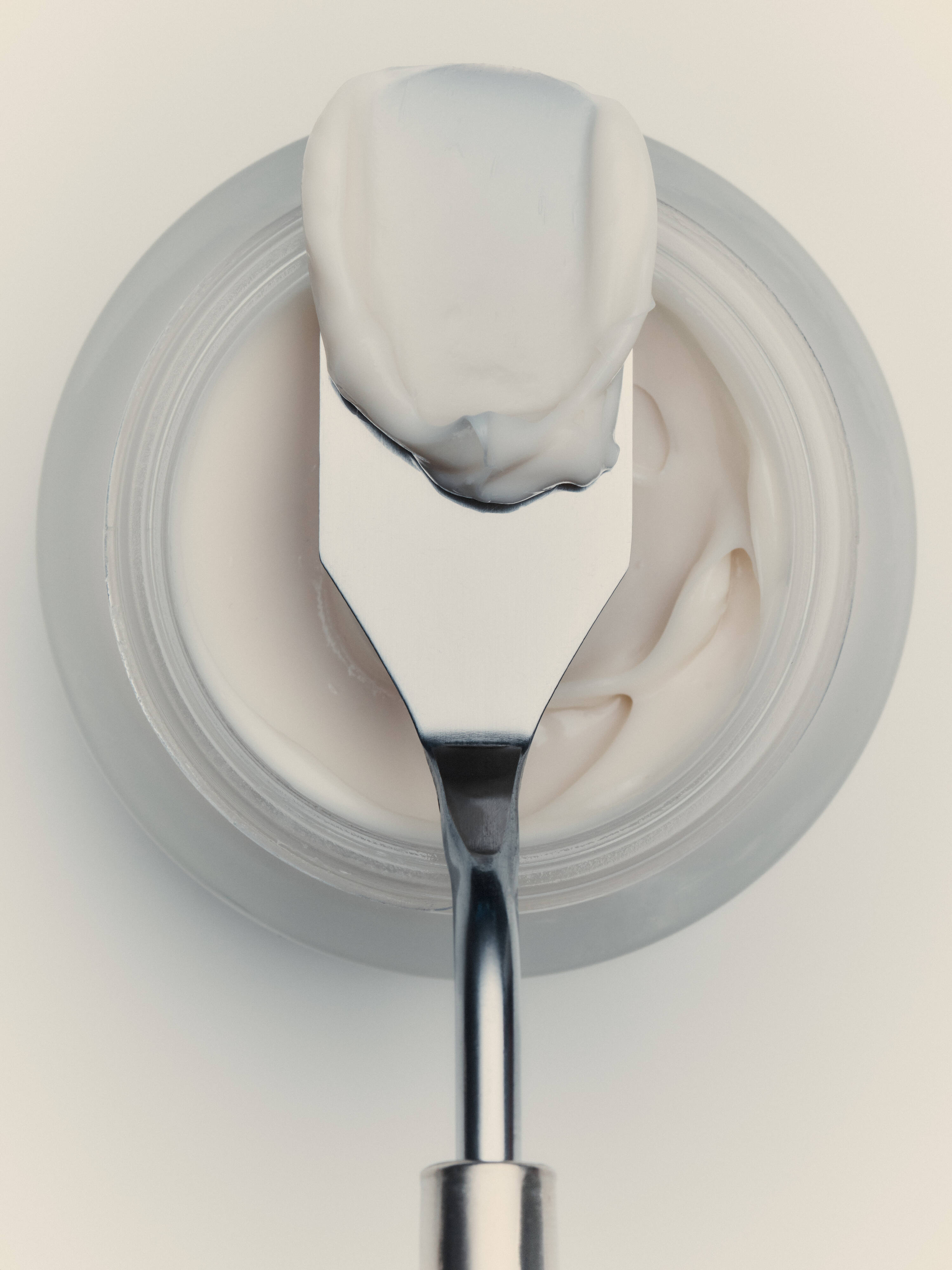 goop beauty Youth-Boost NAD+ Peptide Rich Cream Swatch