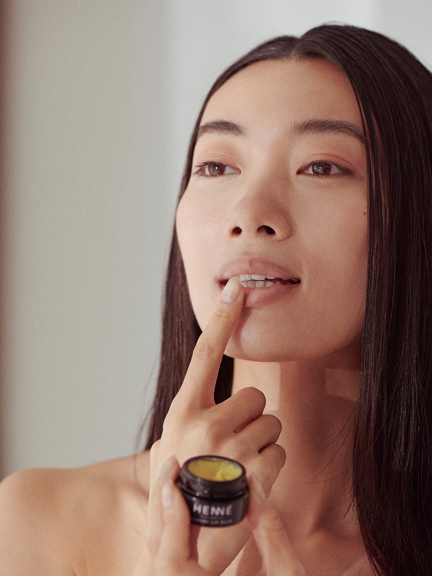 HENNÉ ORGANICS Lip Mask applied to lips