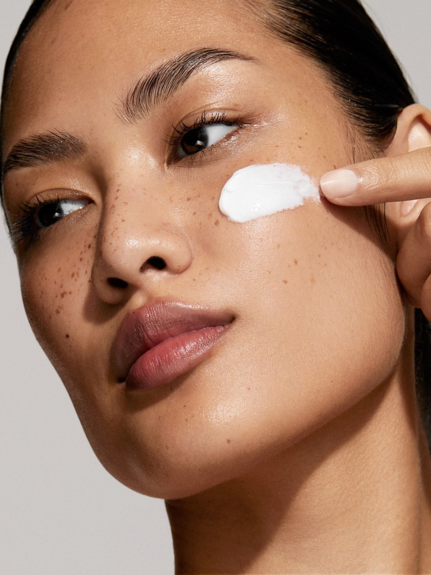 Woman applying IRENE FORTE Hibiscus Rejuvenating Night Cream to face