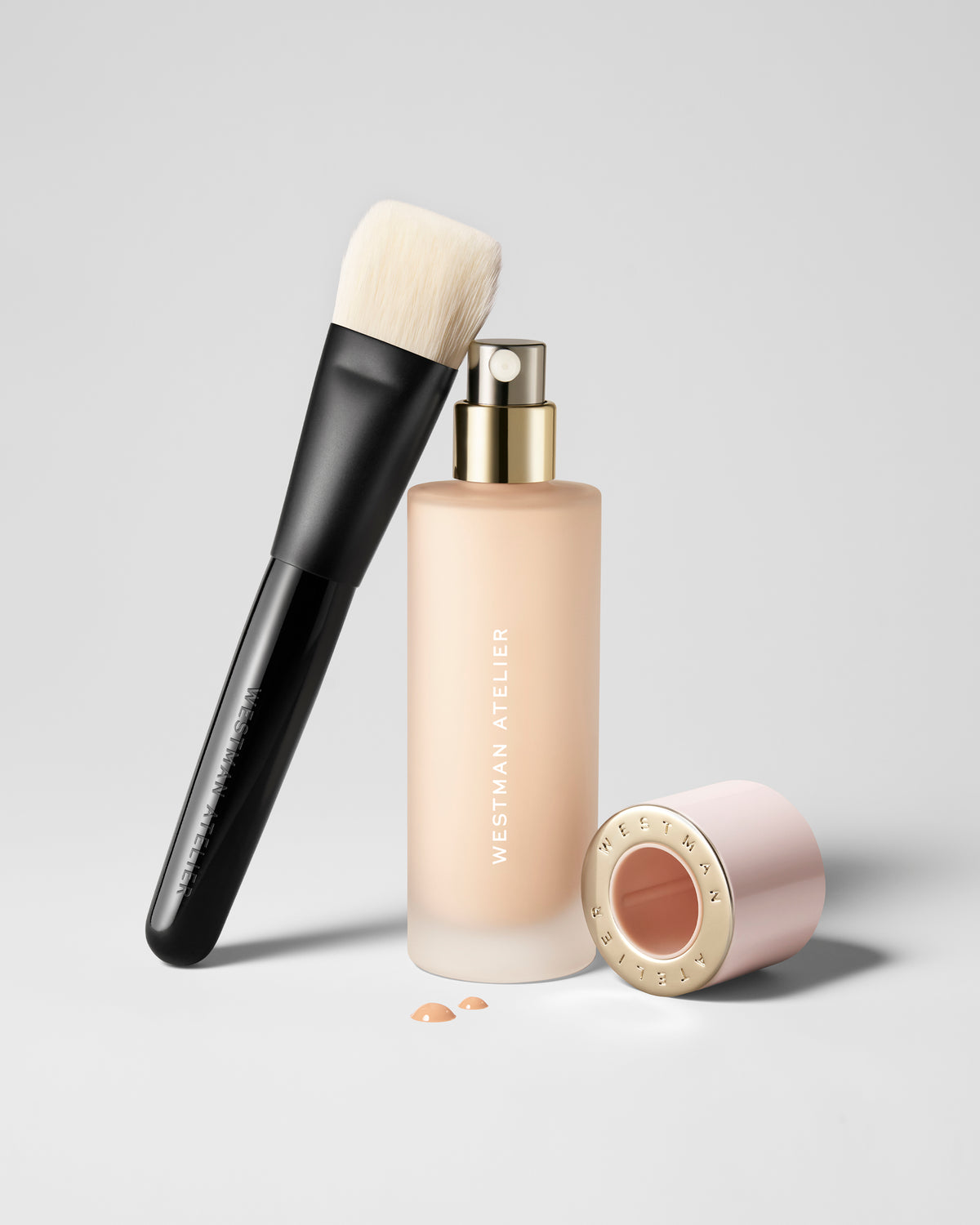 WESTMAN ATELIER Liquid Foundation Brush makeup application