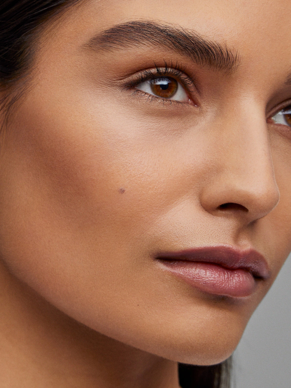 WESTMAN ATELIER Face Trace Contour Stick in Truffle on model