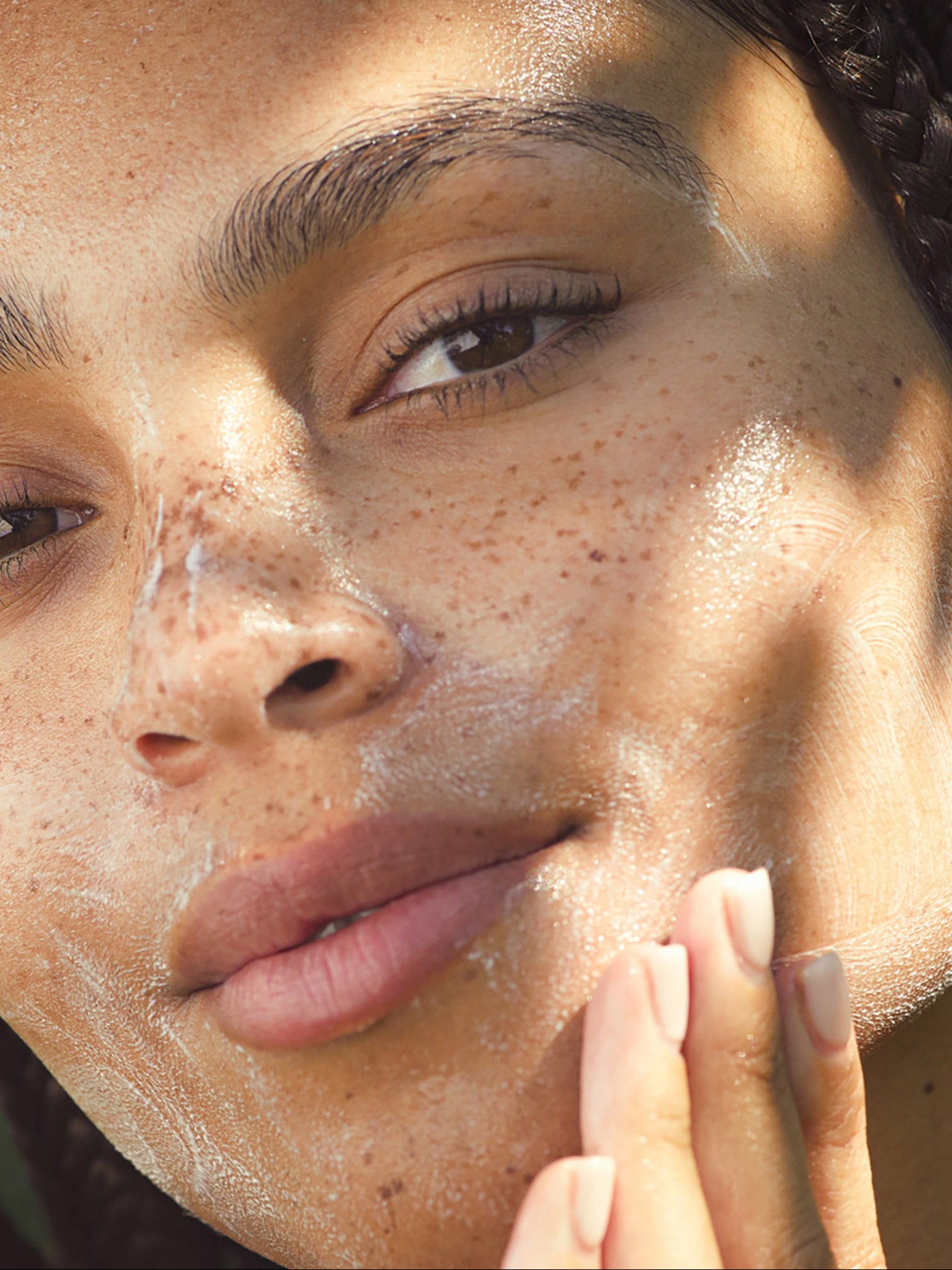 VINTNER’S DAUGHTER Active Renewal Cleanser Model Image