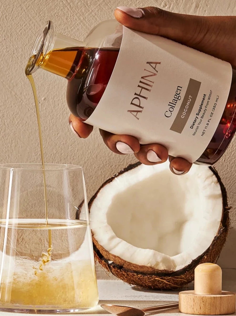 APHINA Marine Collagen Coconut lifestyle picture