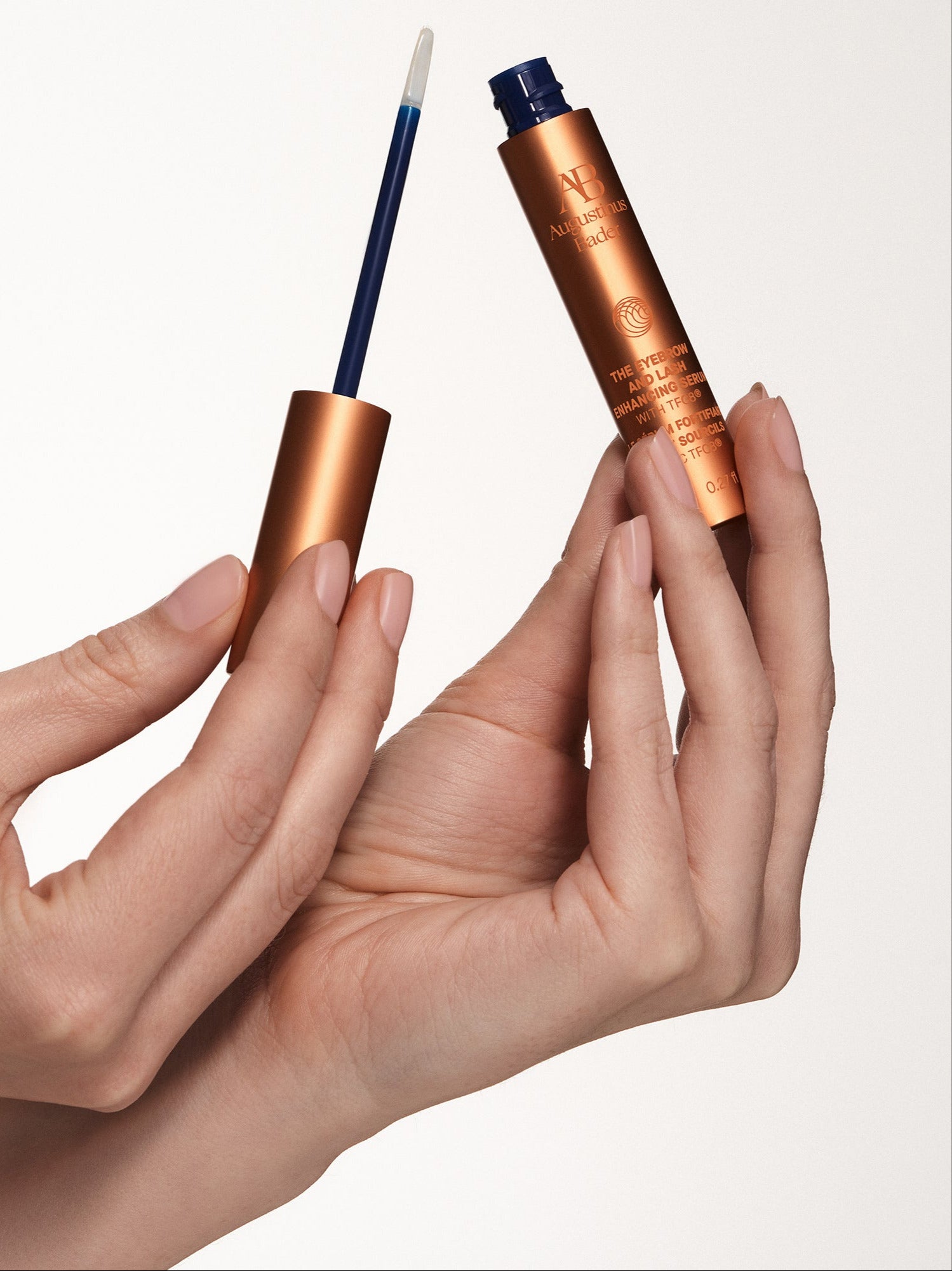 AUGUSTINUS BADER The Eyebrow and Lash Enhancing Serum Lifestyle