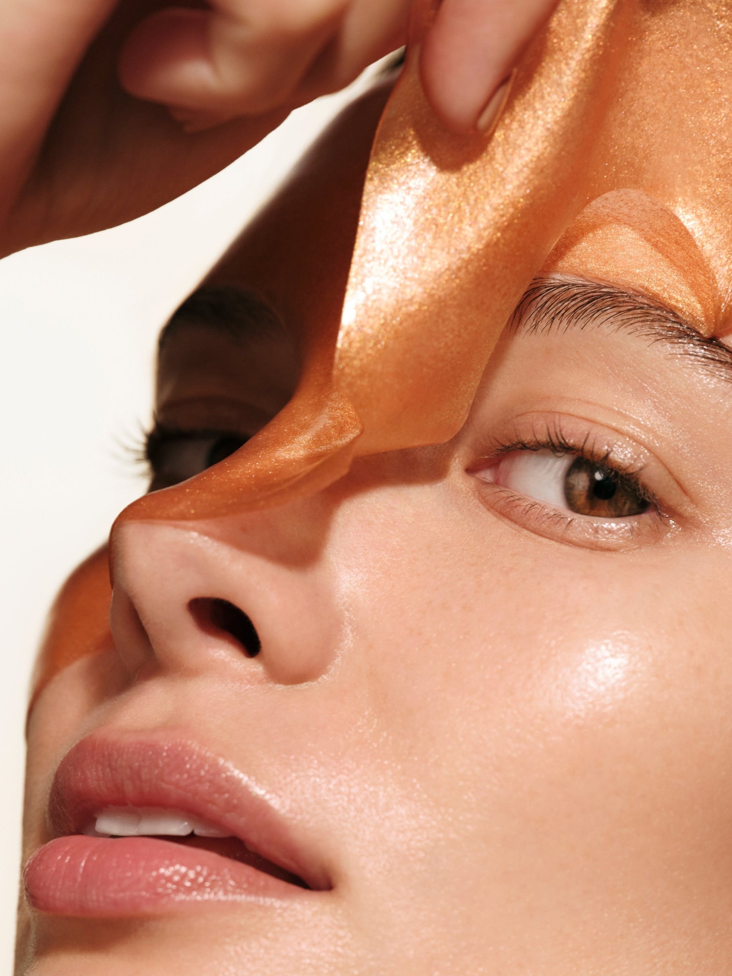 Model using Augustinus Bader The Hydrogel Face Mask