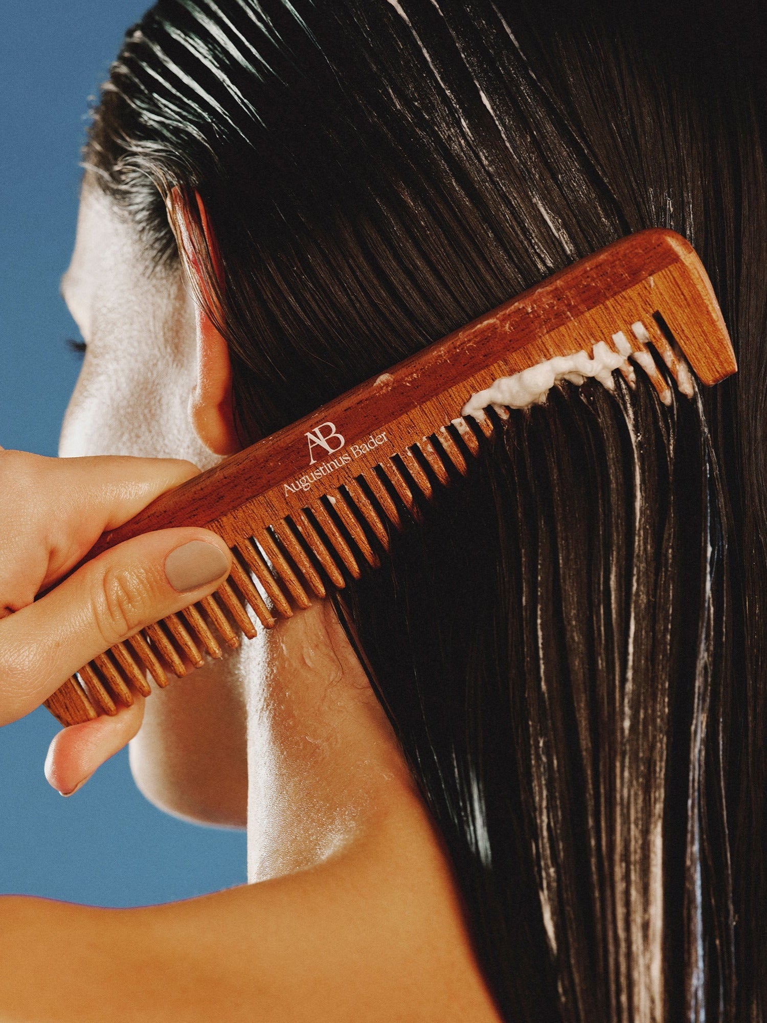 Augustinus Bader The Rich Conditioner applied to hair on model
