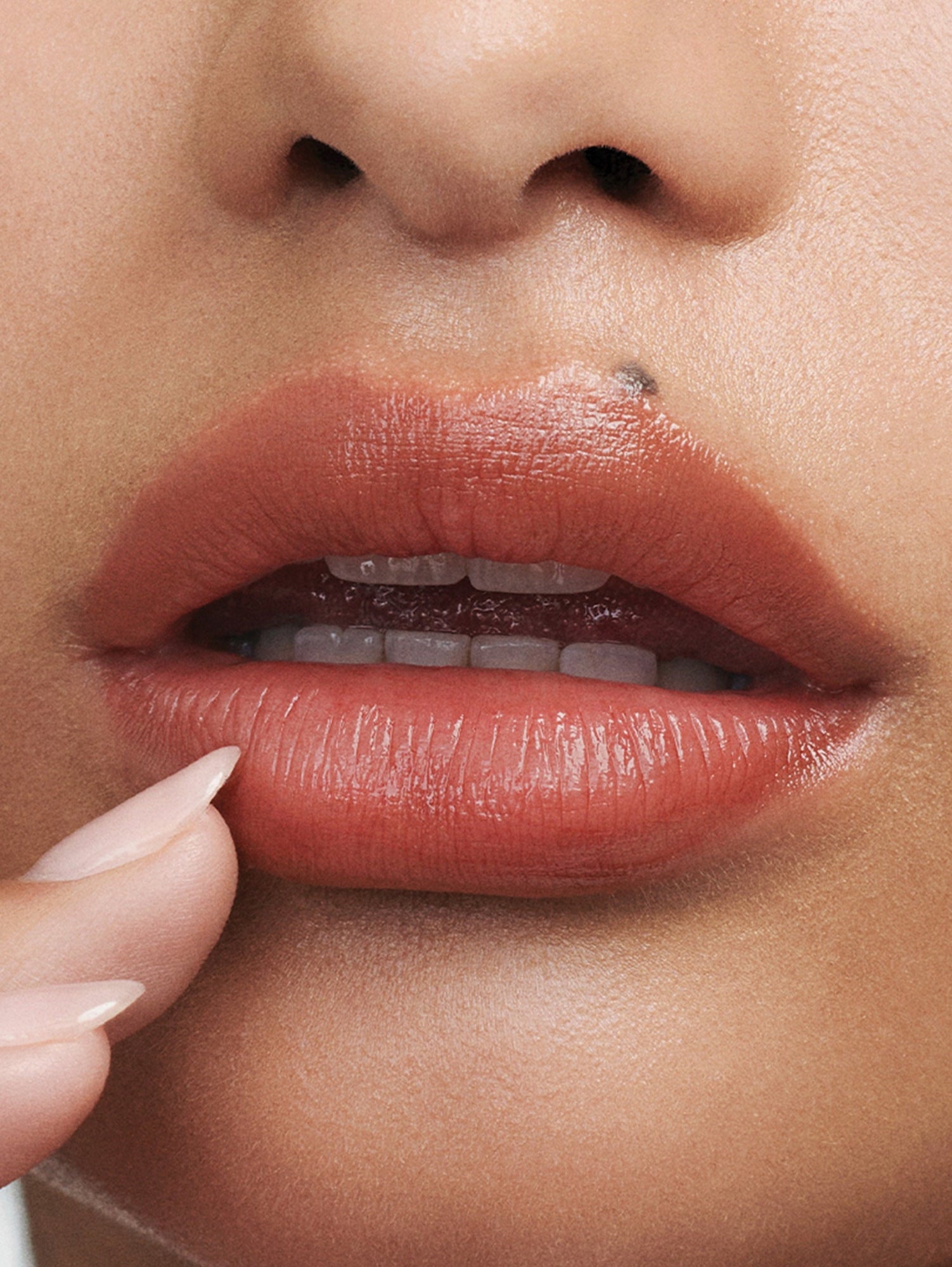 AUGUSTINUS BADER The Tinted Balm Shade 03 Model 1