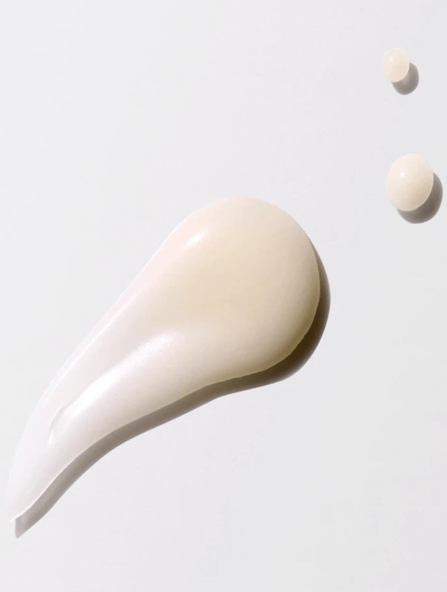 Augustinus Bader The Leave-In Hair Treatment creamy texture