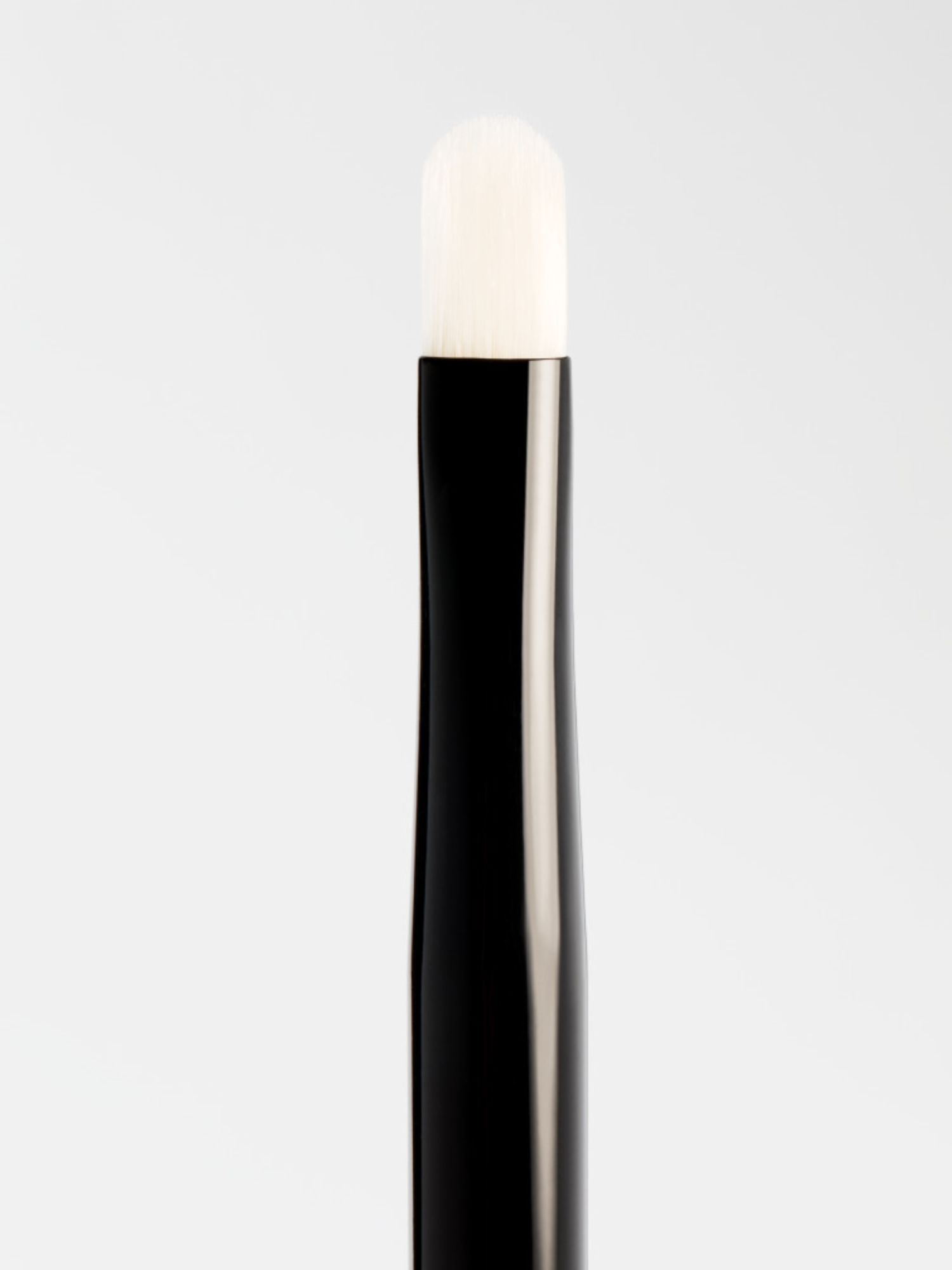 FARA HOMIDI Petit Conceal Brush close-up