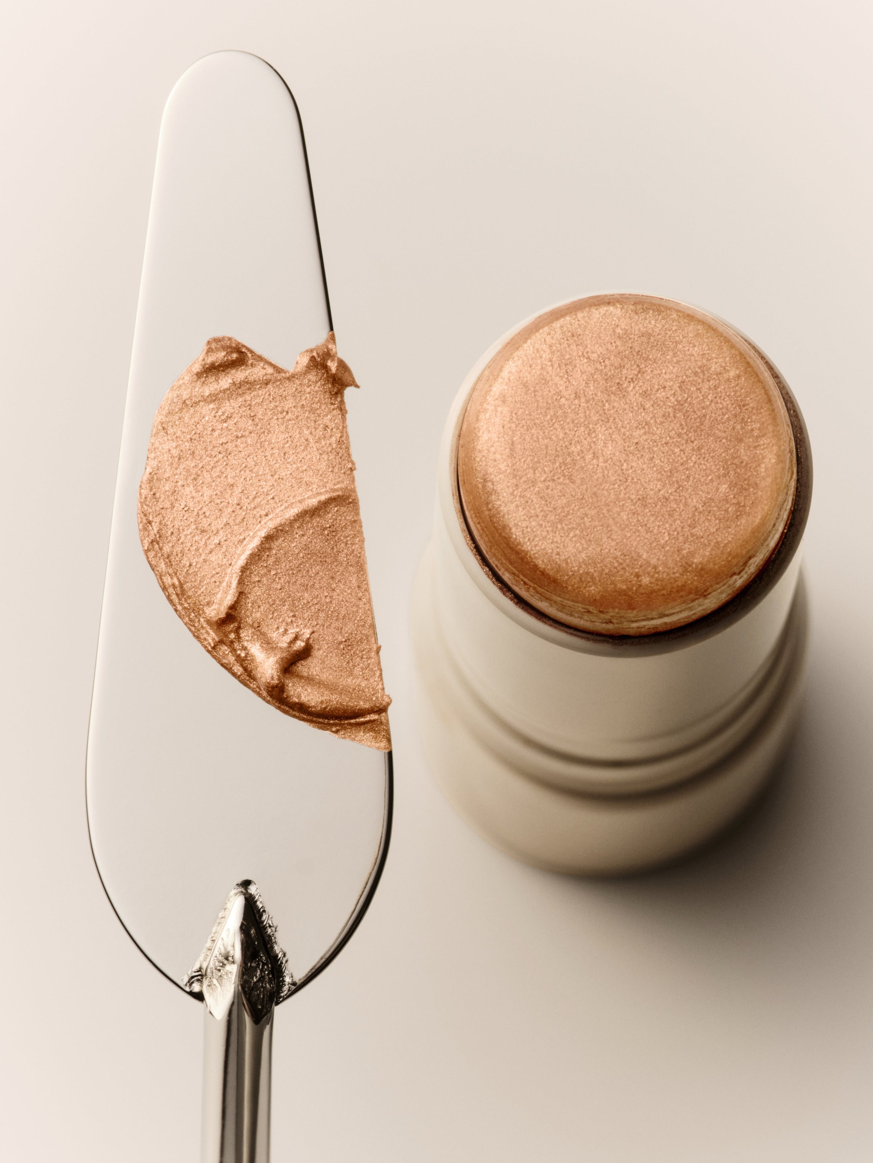 GOOP BEAUTY Glow Skin Highlighter Stick Sunny Swatch 2