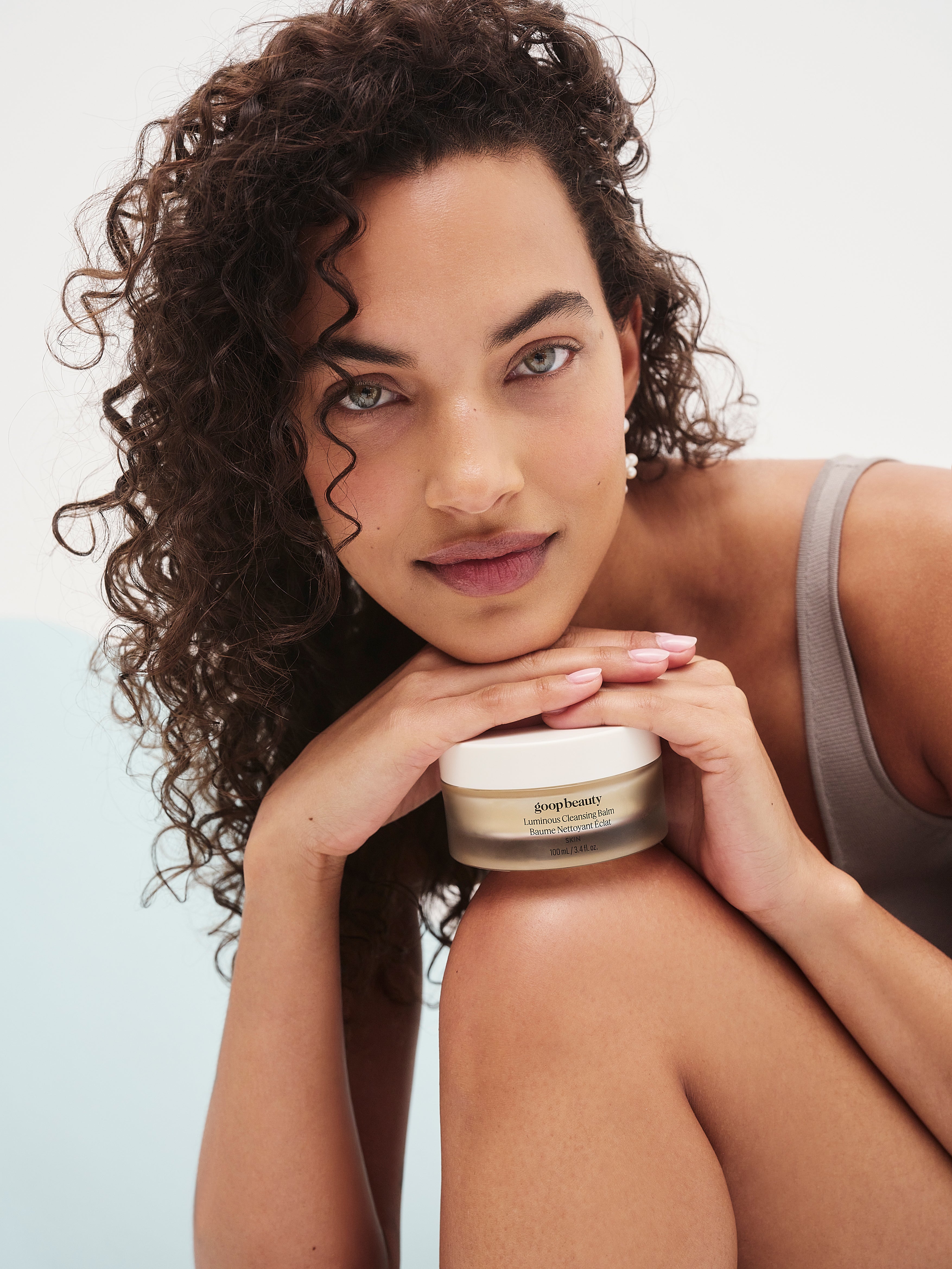 GOOP BEAUTY Luminous Cleansing Balm Model 2