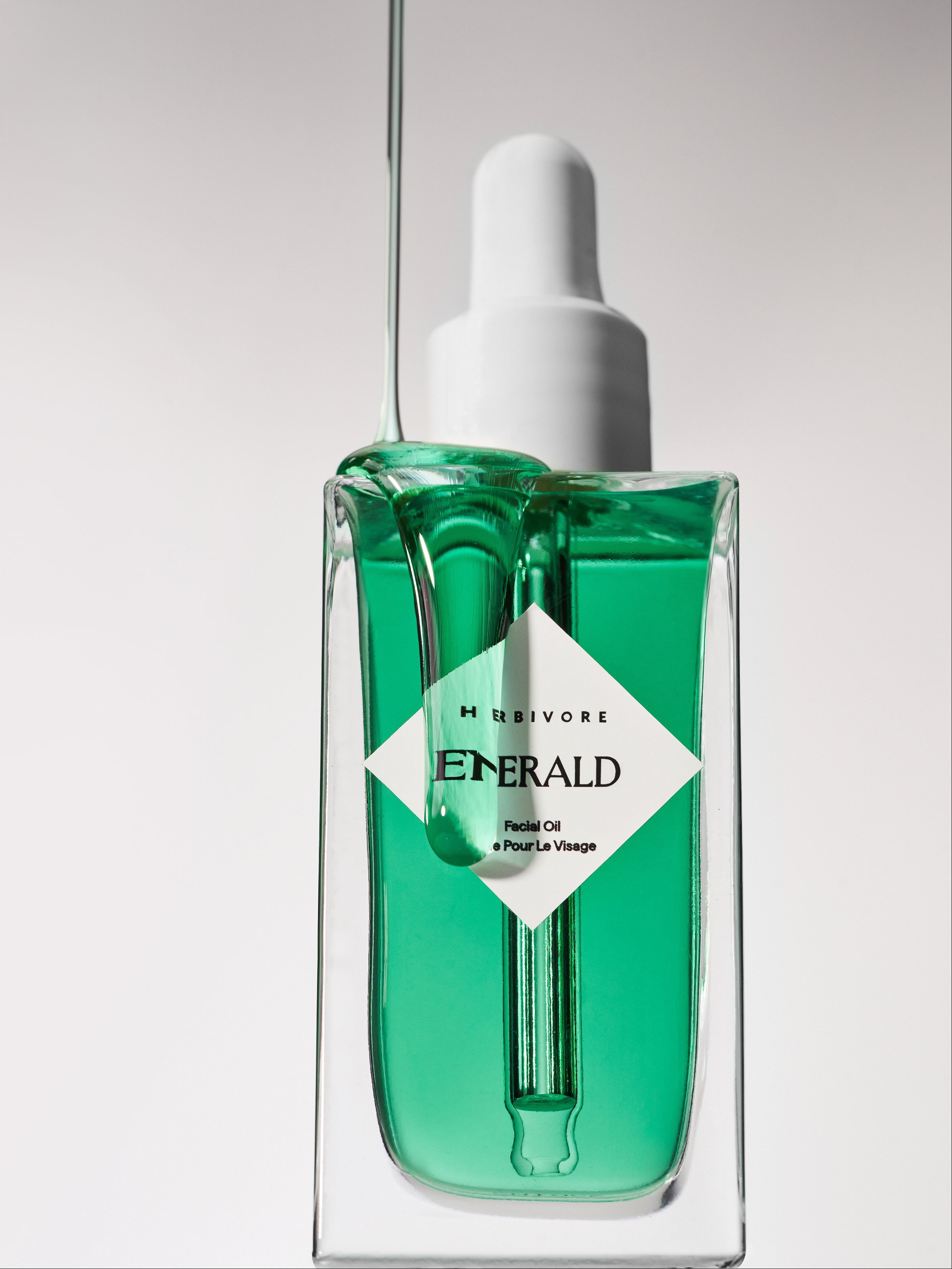 HERBIVORE BOTANICALS Emerald Deep Moisture Glow Oil Lifestyle