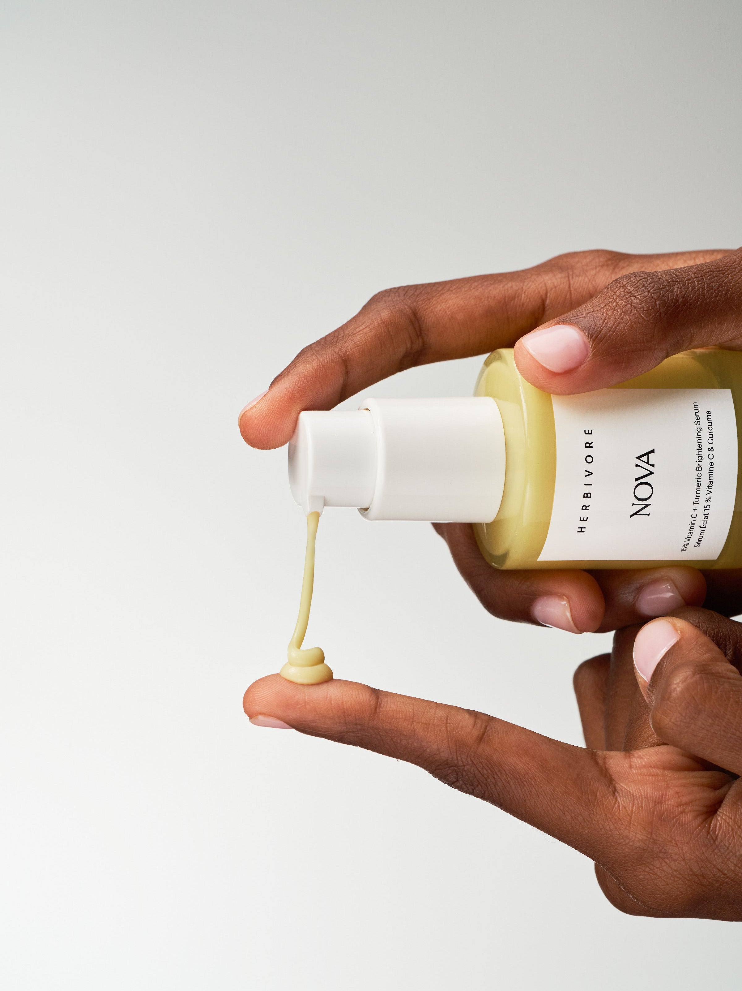 HERBIVORE BOTANICALS Nova Brightening Serum Lifestyle