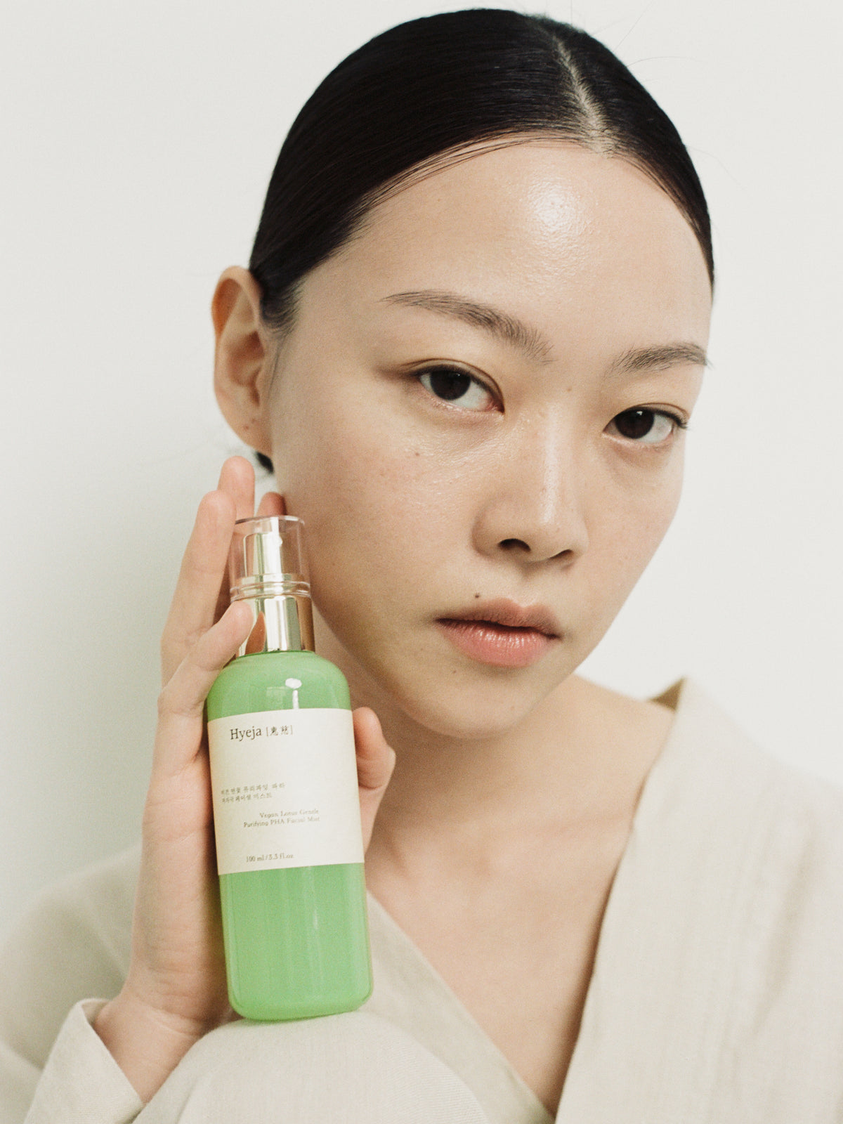 HYEJA Lotus Purifying PHA Mist with Model