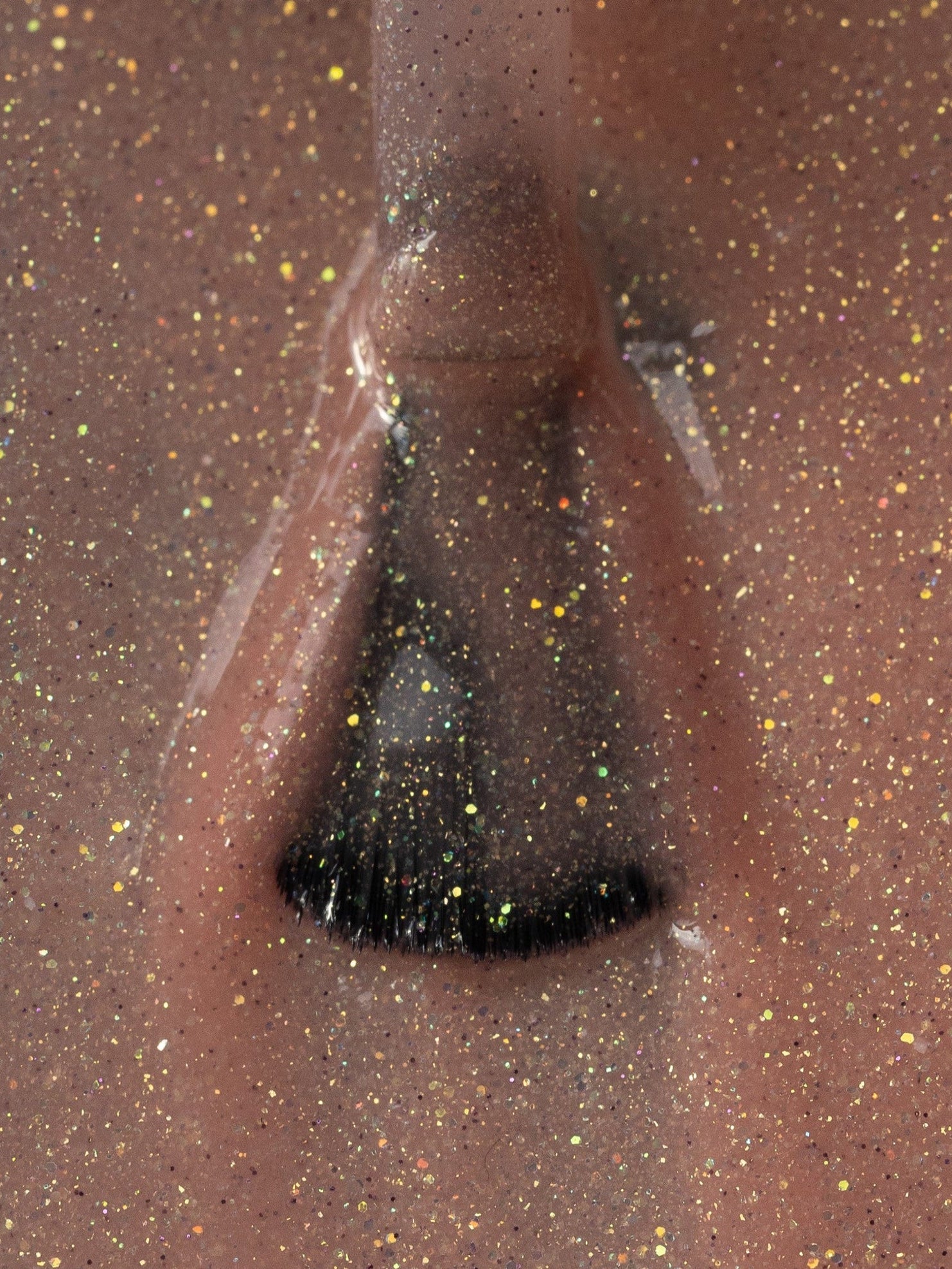 KAROLIN VAN LOON Crushed Crystals iridescent glitter nail polish application