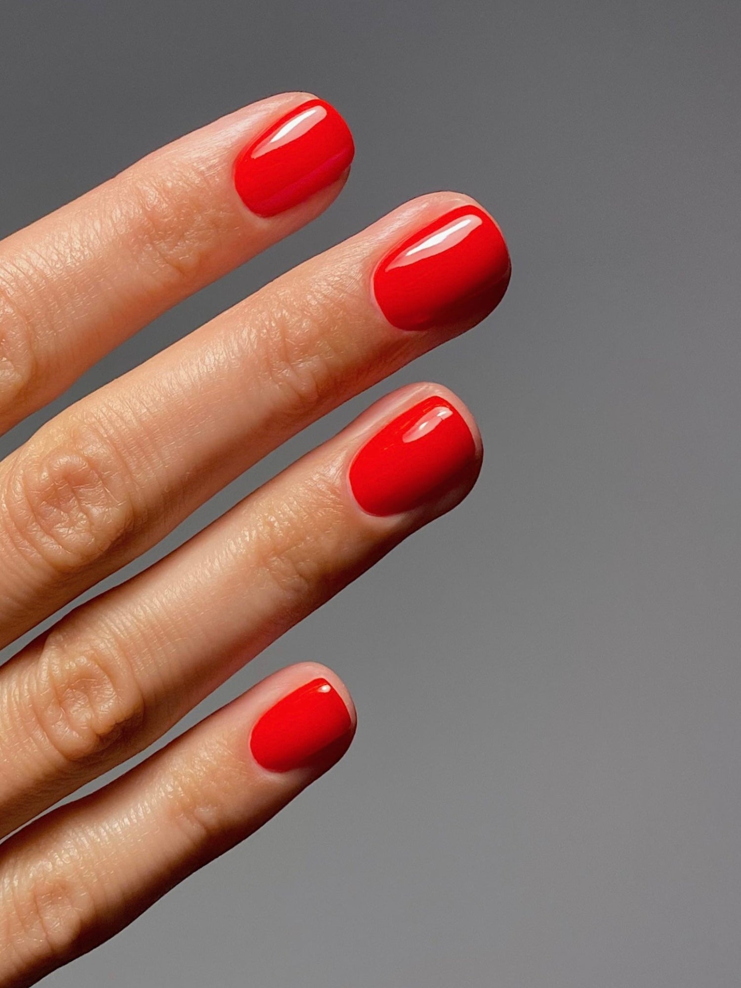 KAROLIN VAN LOON Tomate Rouge energetic red nail polish on nails