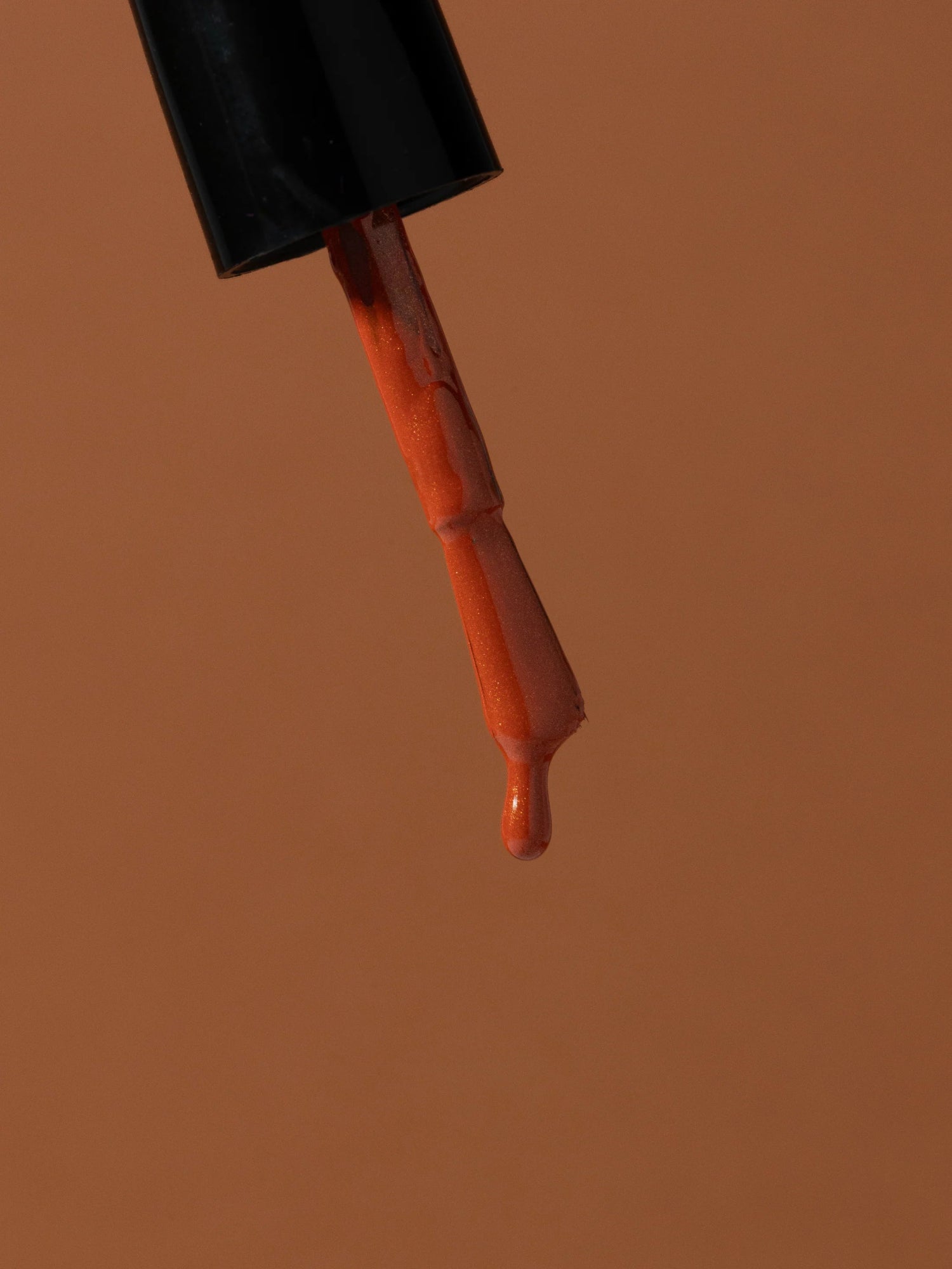 KAROLIN VAN LOON Tulipe Rouge red nail polish brush Texture