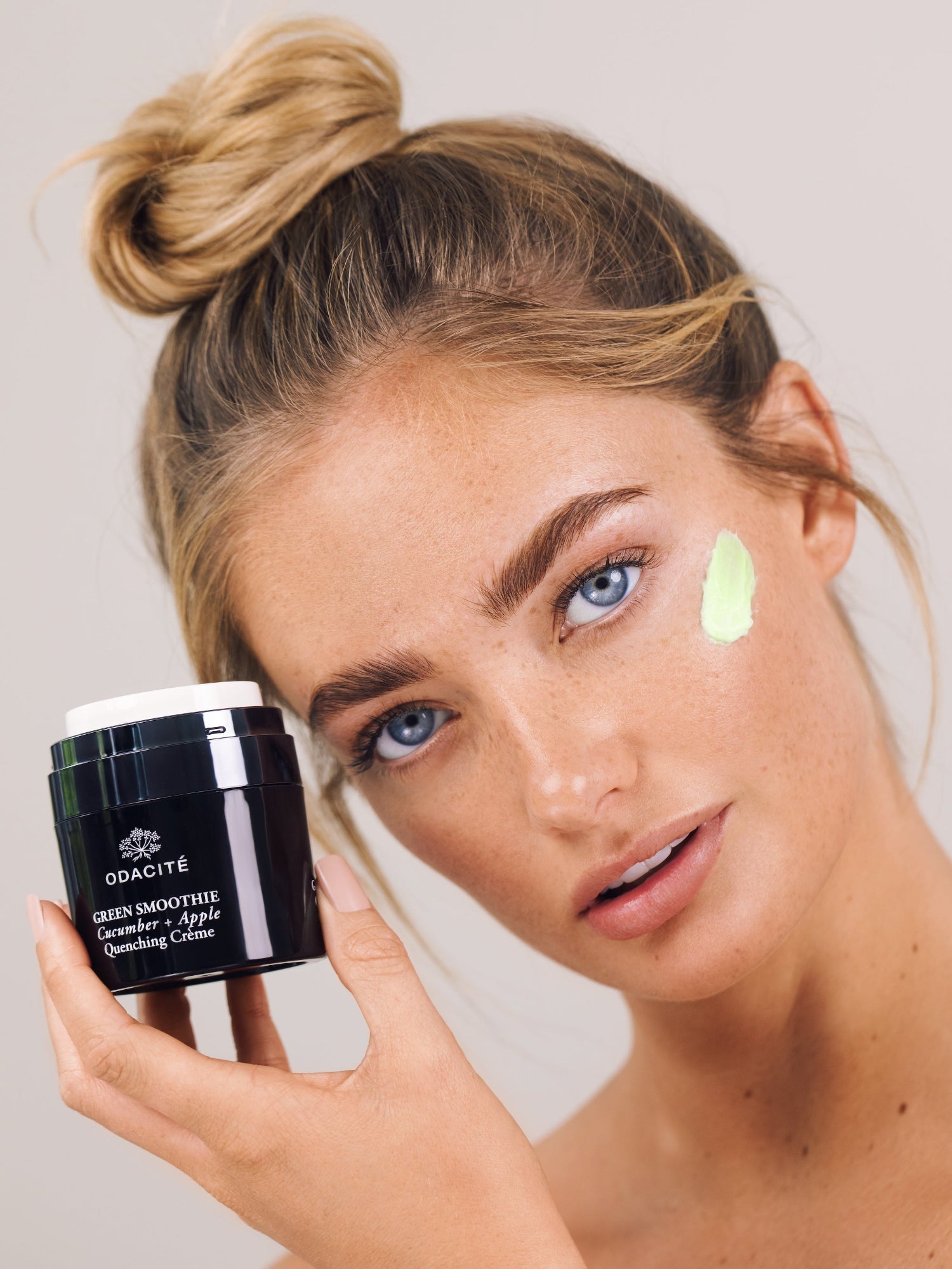 ODACITÉ Ultra-Quenching Crème Green Smoothie® model application with green cream on cheek