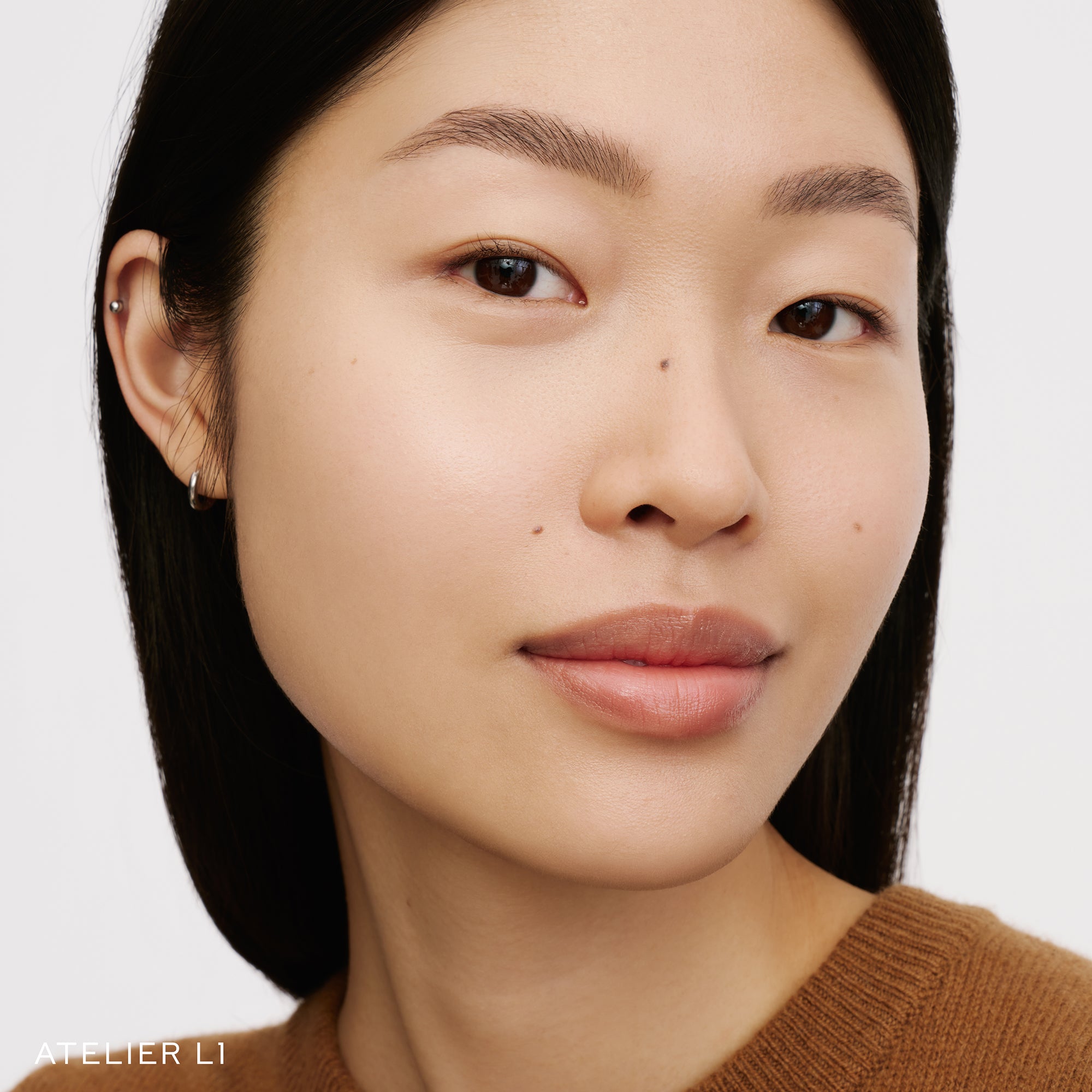The Face of a Model wearing the WESTMAN ATELIER Suprême Bio-Complex Liquid Foundation in the shade L1
