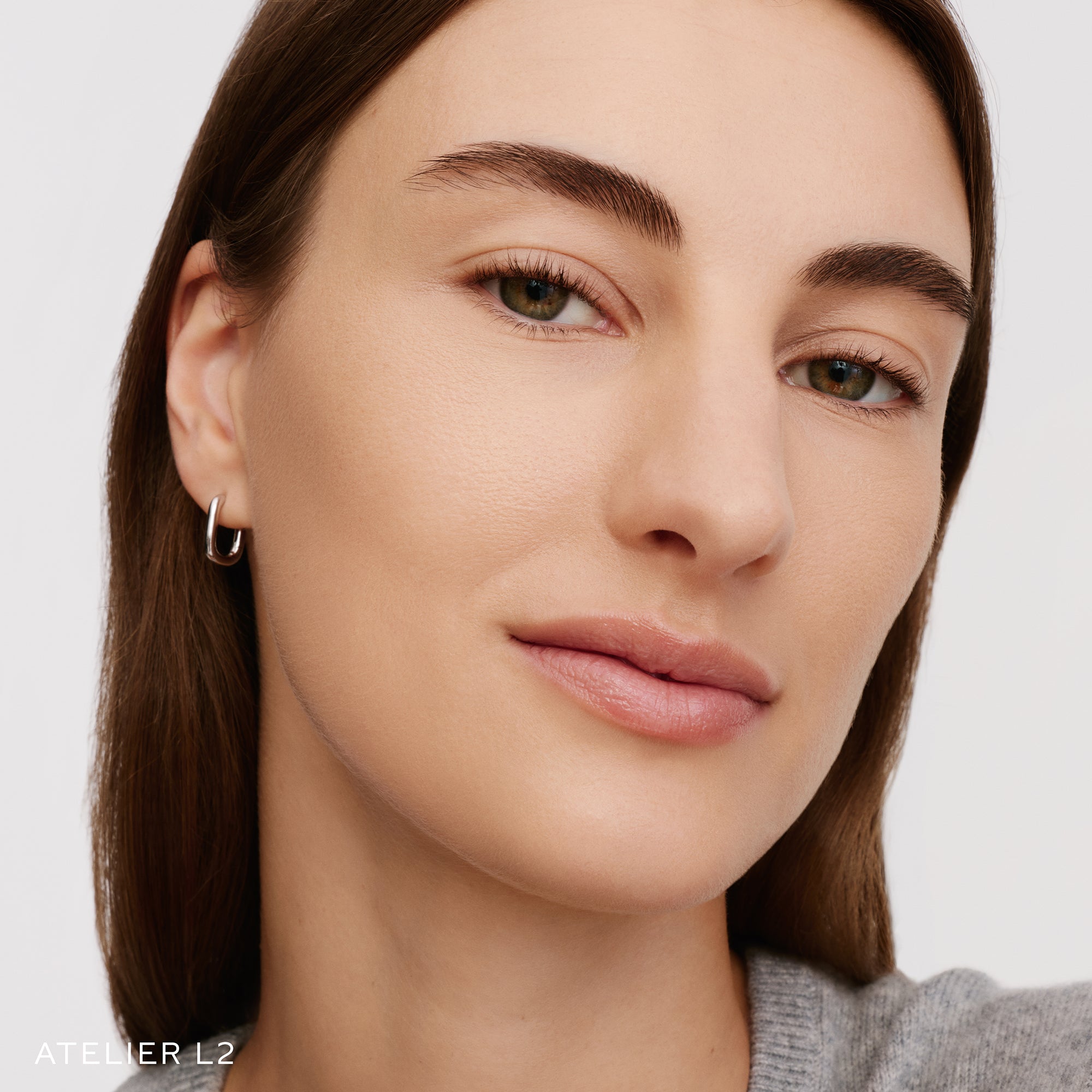 The Face of a Model wearing the WESTMAN ATELIER Suprême Bio-Complex Liquid Foundation in the shade L2