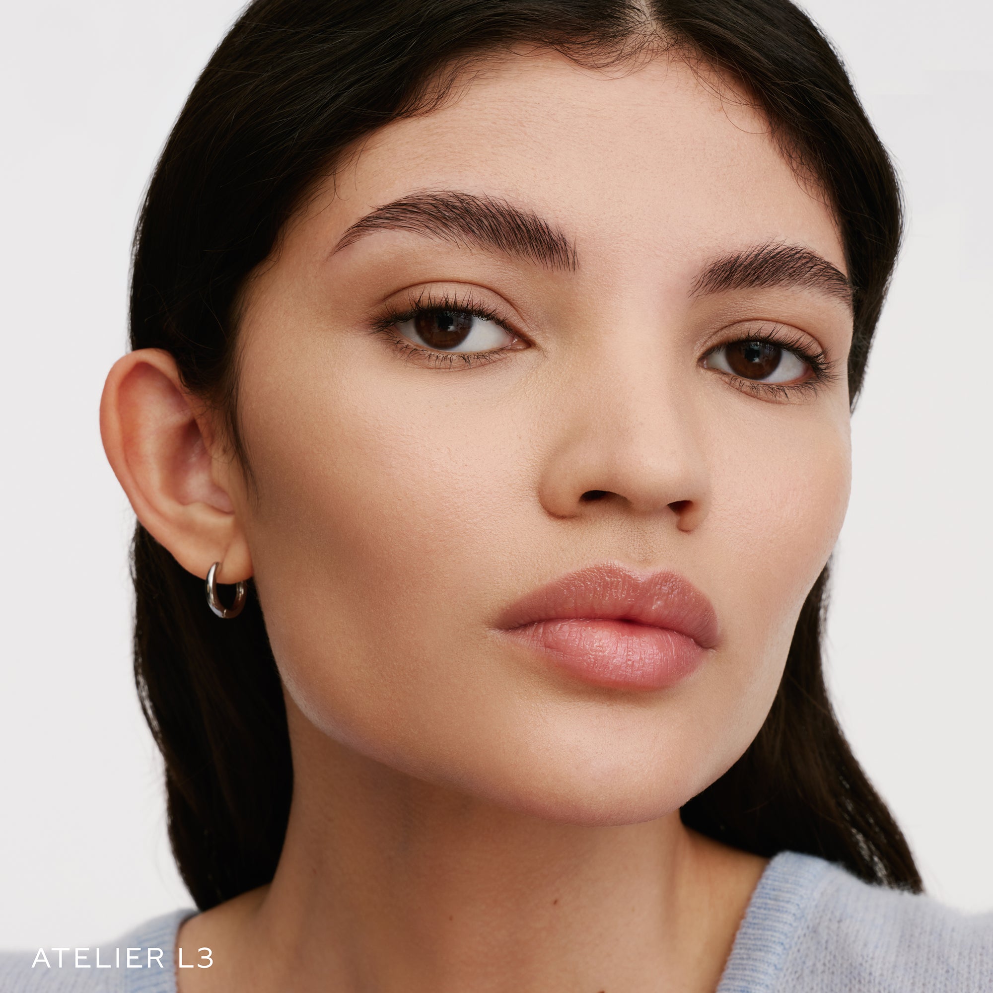 The Face of a Model wearing the WESTMAN ATELIER Suprême Bio-Complex Liquid Foundation in the shade L3