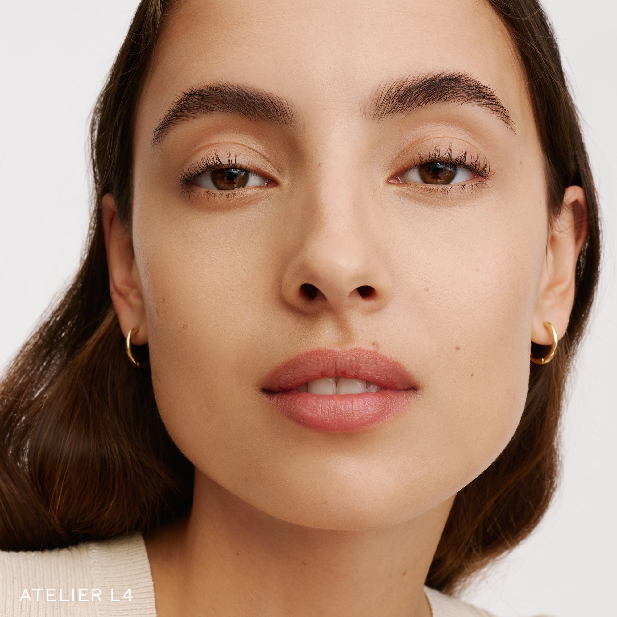 The Face of a Model wearing the WESTMAN ATELIER Suprême Bio-Complex Liquid Foundation in the shade L4