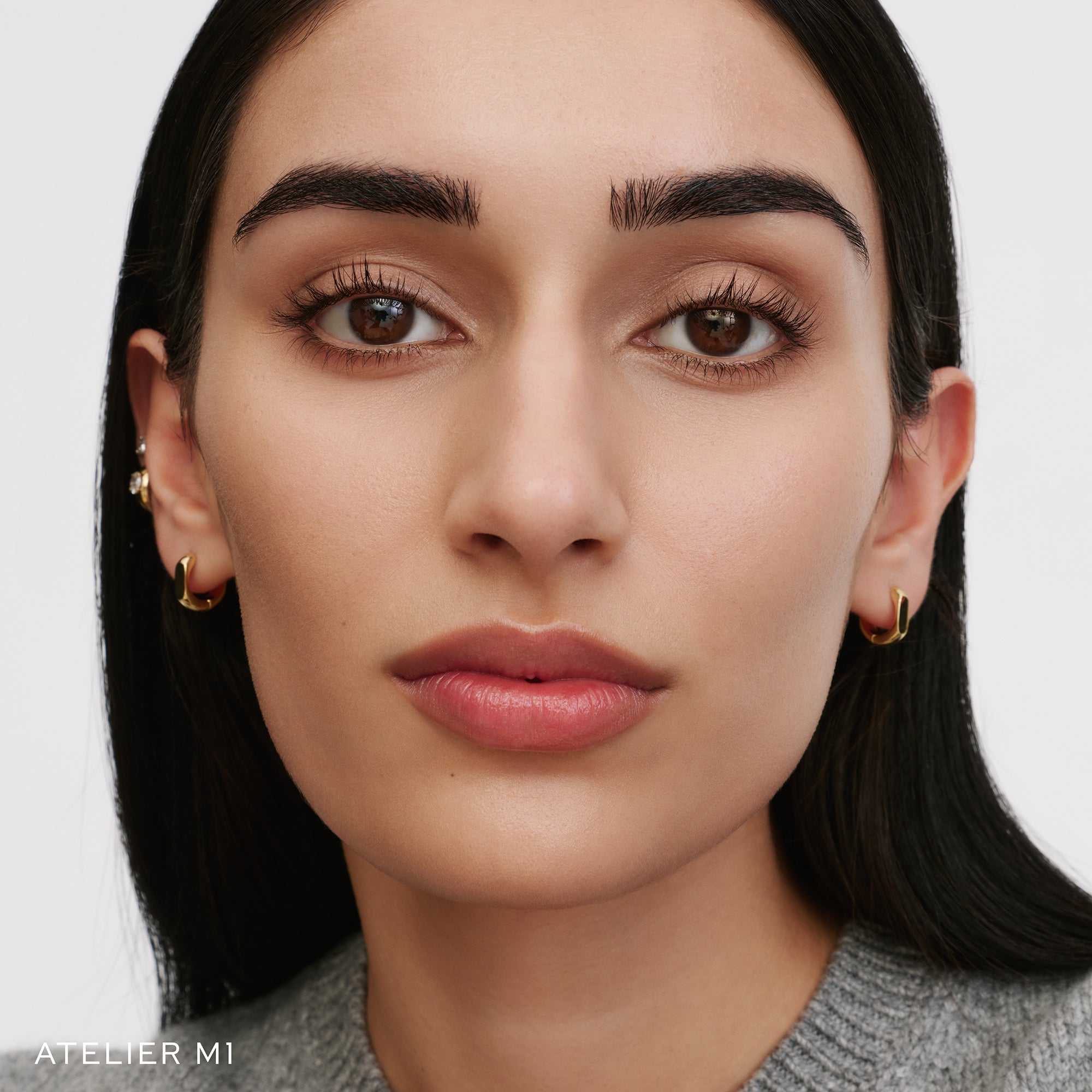 The Face of a Model wearing the WESTMAN ATELIER Suprême Bio-Complex Liquid Foundation in the shade M1