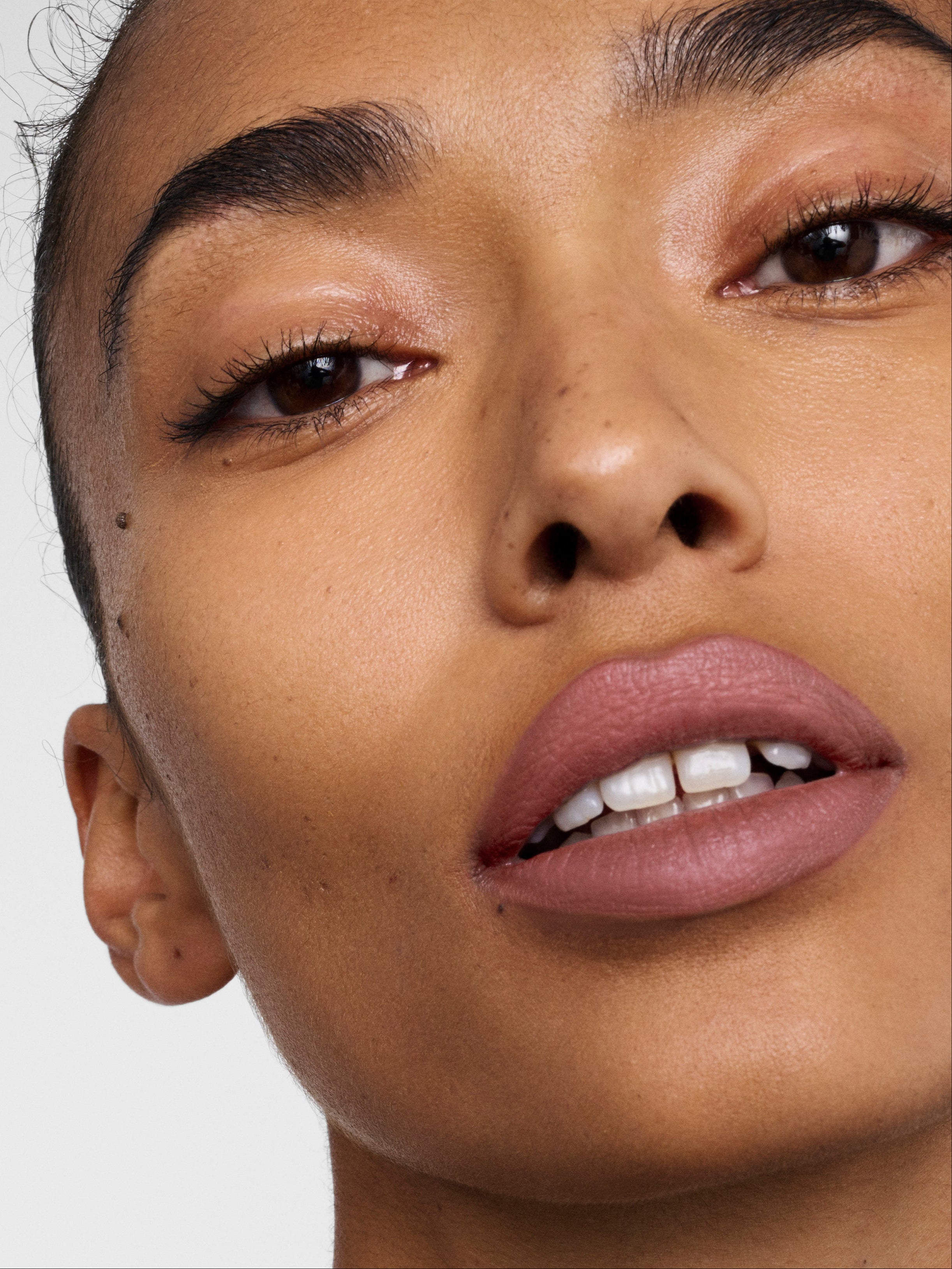 WESTMAN ATELIER Lip Suede Matte Lipstick in Pique Model Image