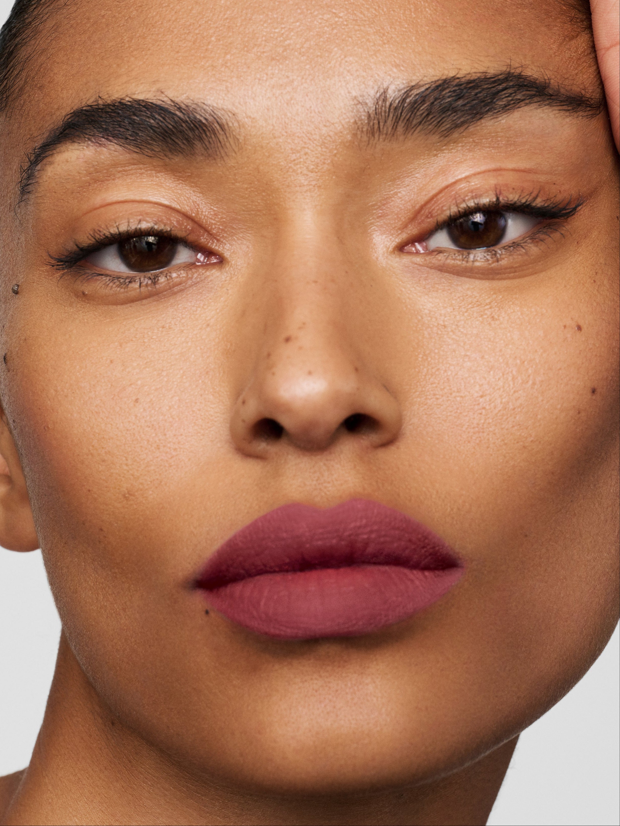 WESTMAN ATELIER Lip Suede Matte Lipstick in Je Reve Model Image