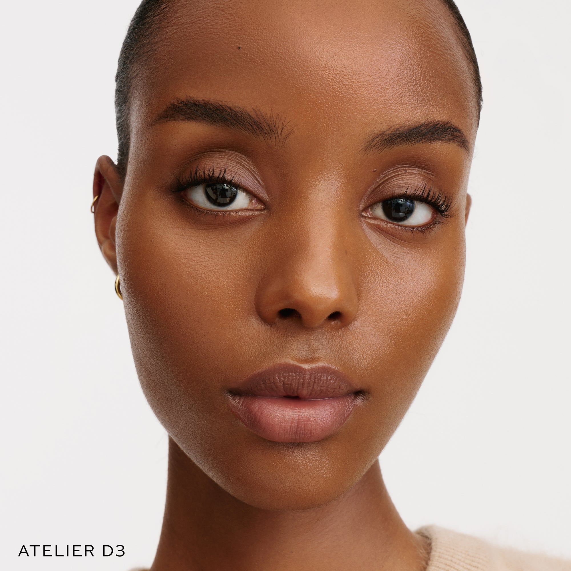 The Face of a Model wearing the WESTMAN ATELIER Suprême Bio-Complex Liquid Foundation in the shade D3