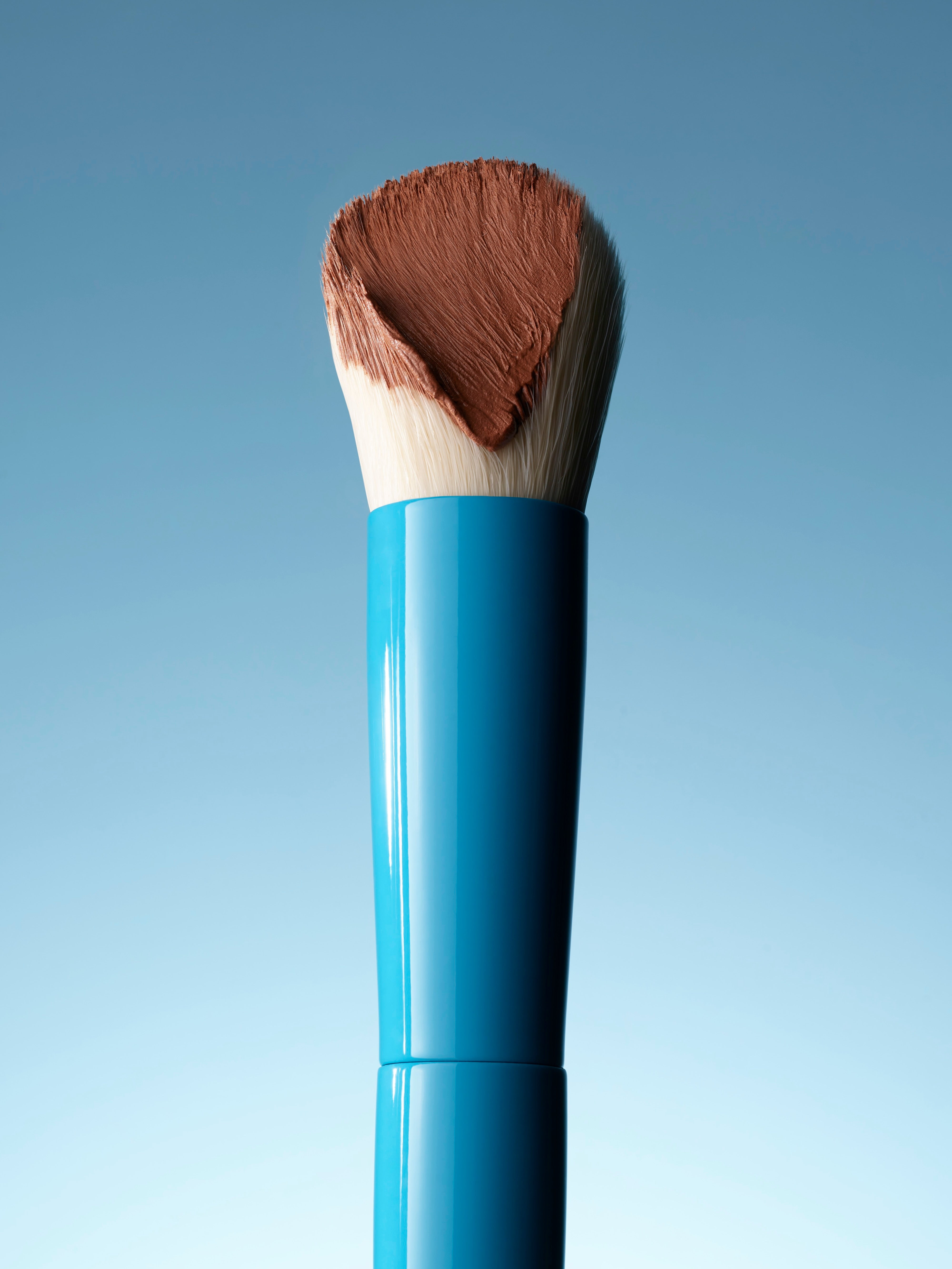 Westman Atelier Blender 2 Brush Lifestyle Image