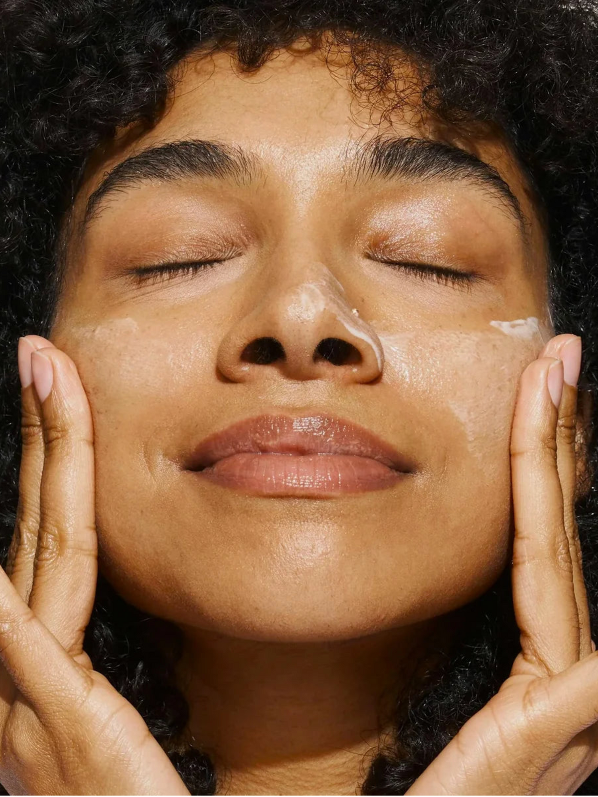 DORÉ La Crème All-In-One Daily Moisturizer applied to face