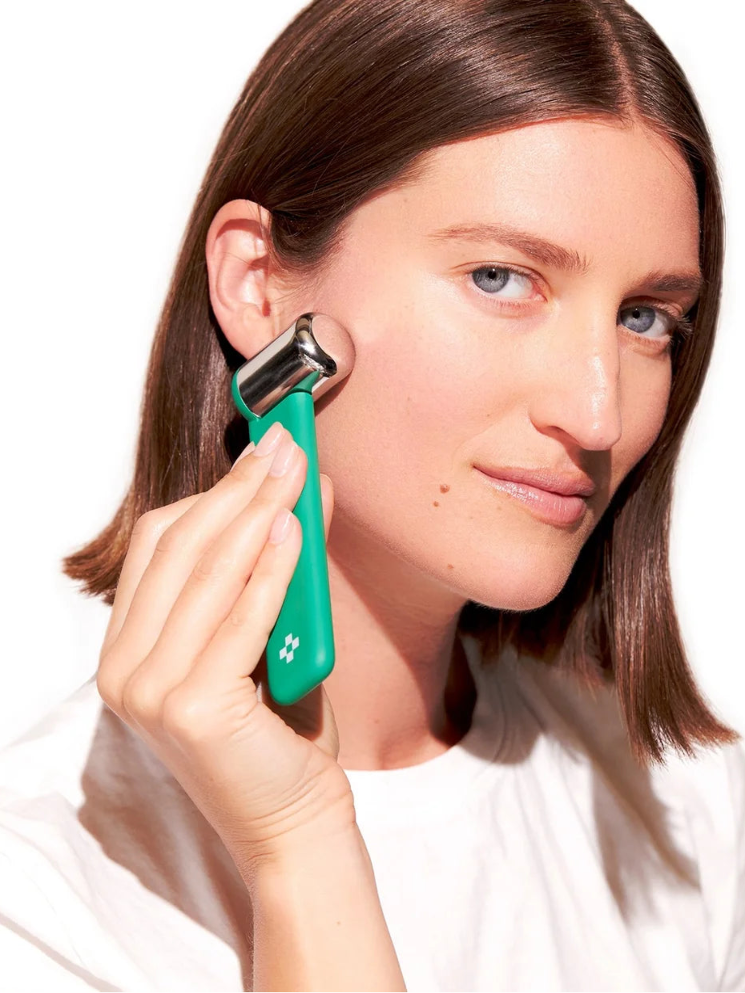 Model using DORÉ Le Glaçon Facial Ice Roller on face